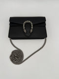Sac à main en cuir Gucci Dionysus Mini avec boucle emblématique, noir et or, élégant et compact pour femmes.