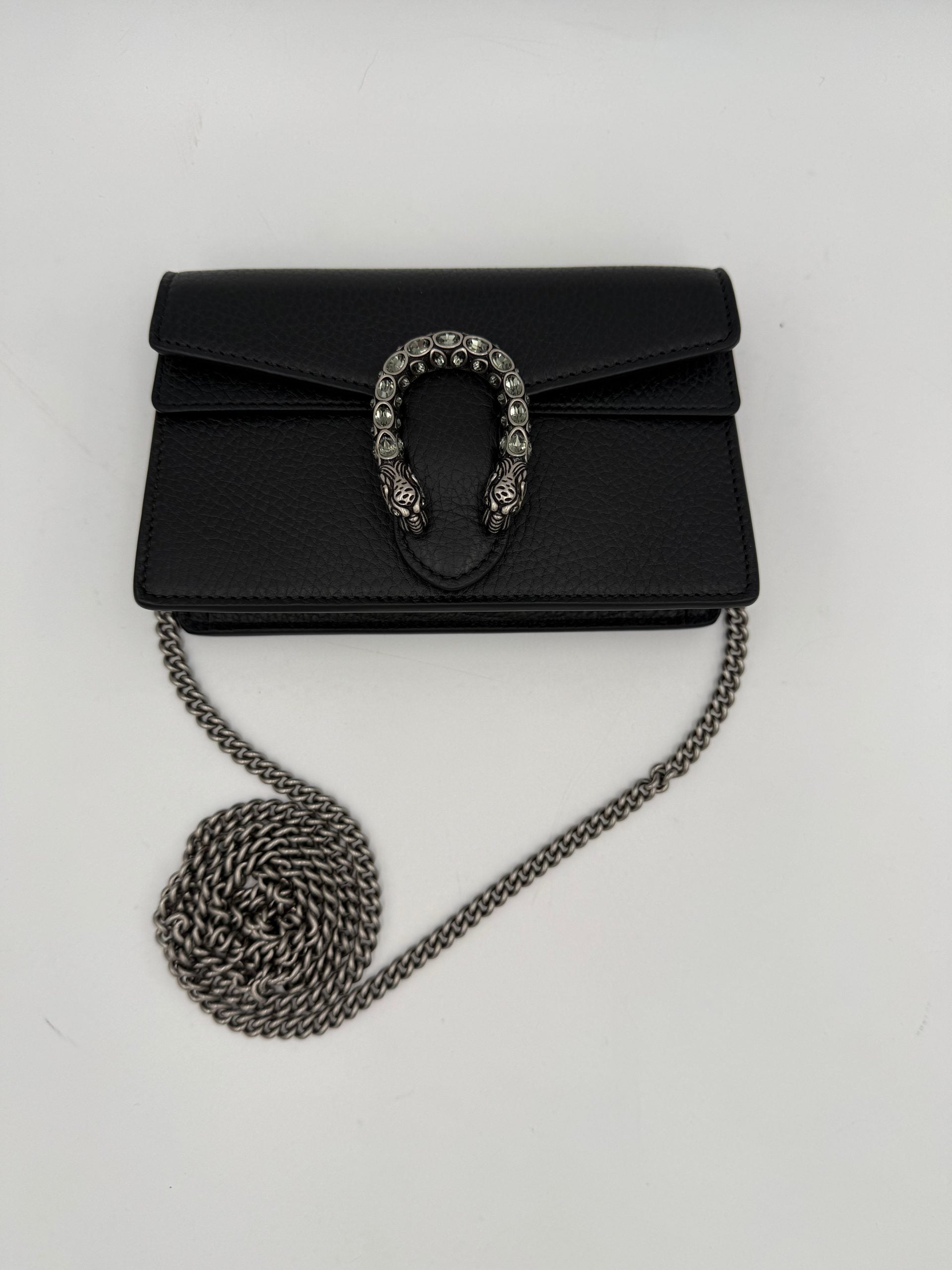 Sac à main en cuir Gucci Dionysus Mini avec boucle emblématique, noir et or, élégant et compact pour femmes.