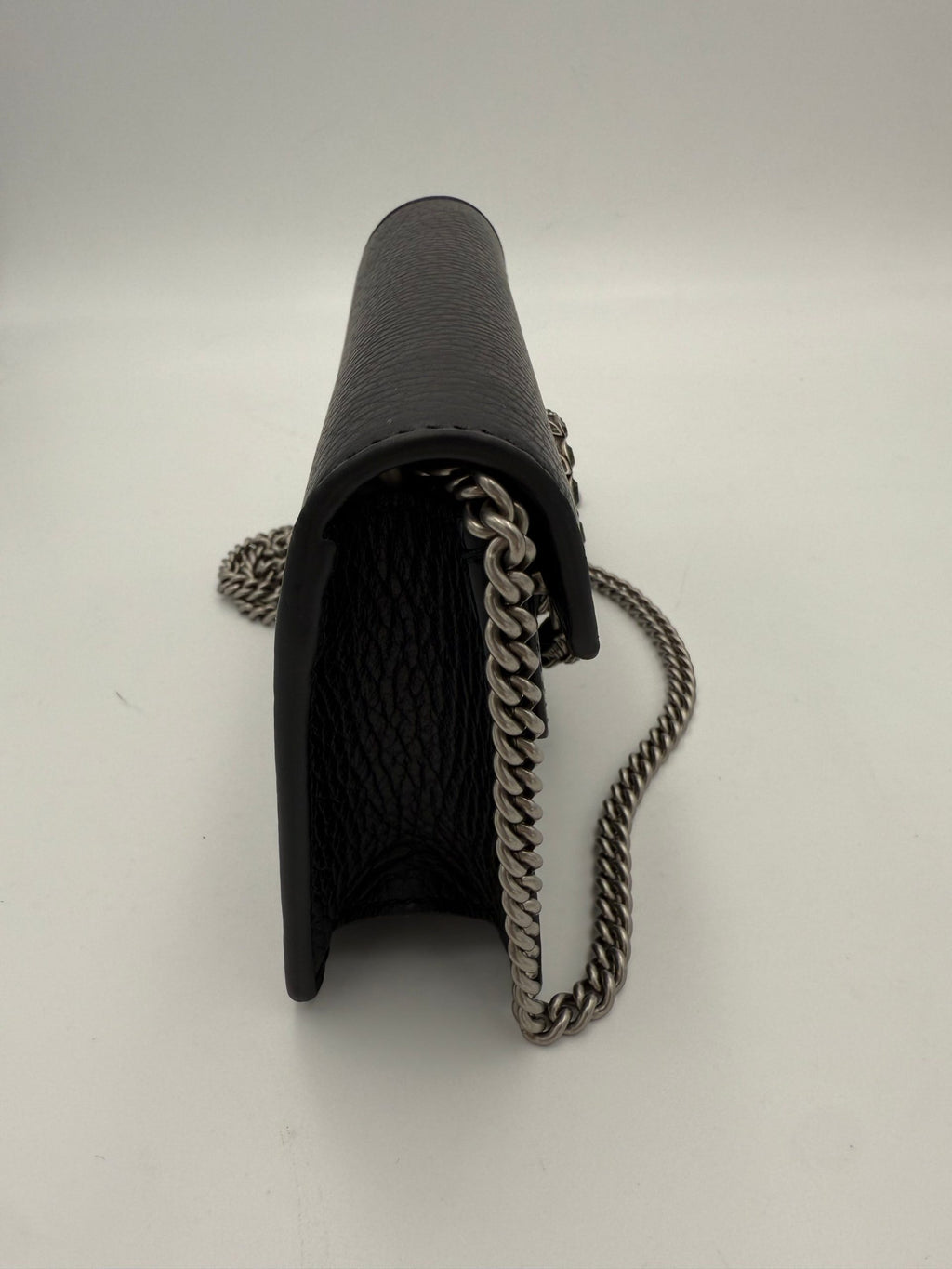 Petite pochette en cuir Gucci Dionysus, sac à main élégant avec détails dorés, idéal pour le quotidien.