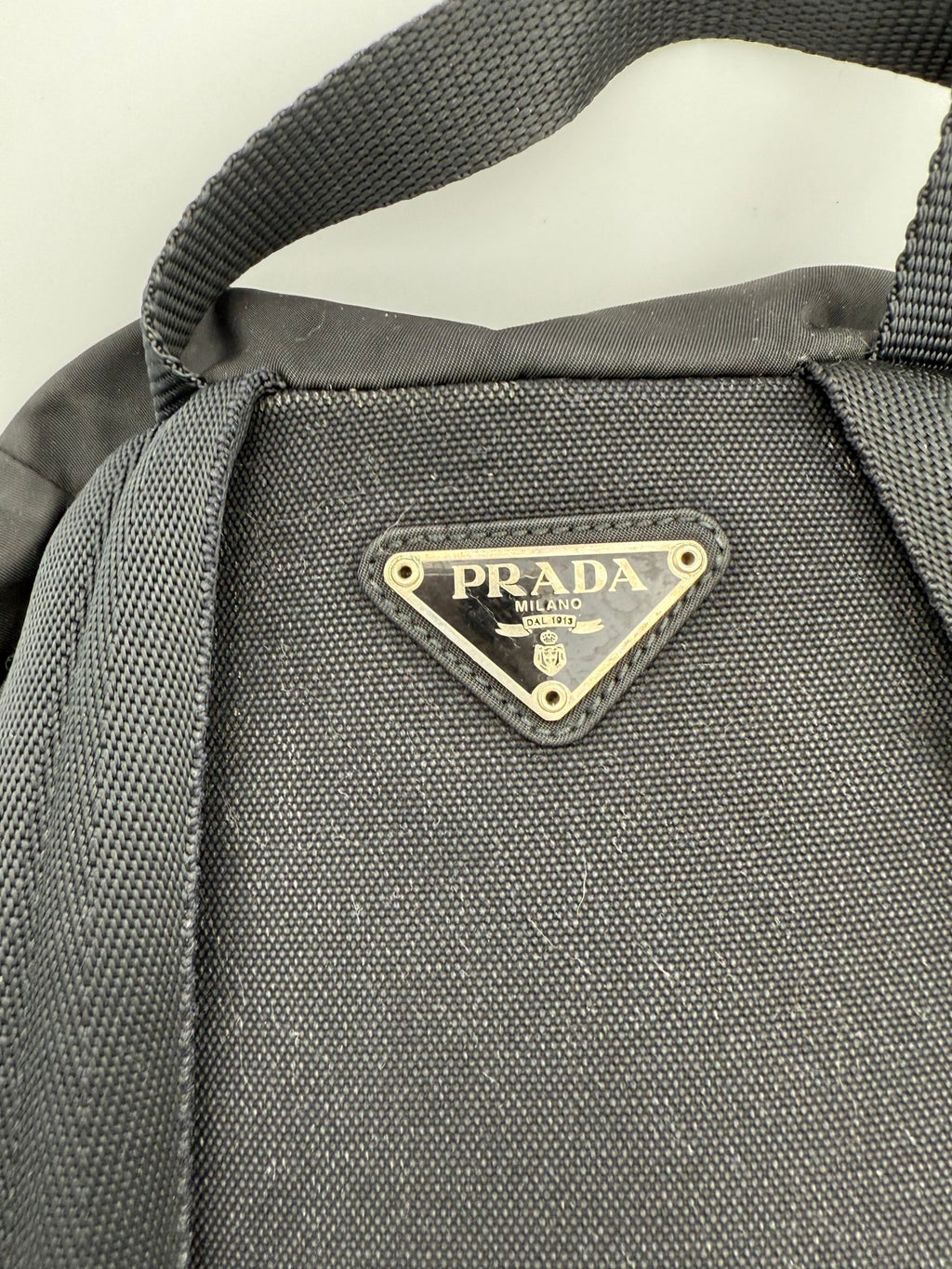 Sac à dos en nylon Prada PRADA avec logo, poches zippées et bandoulière ajustable, pour un style pratique et élégant.