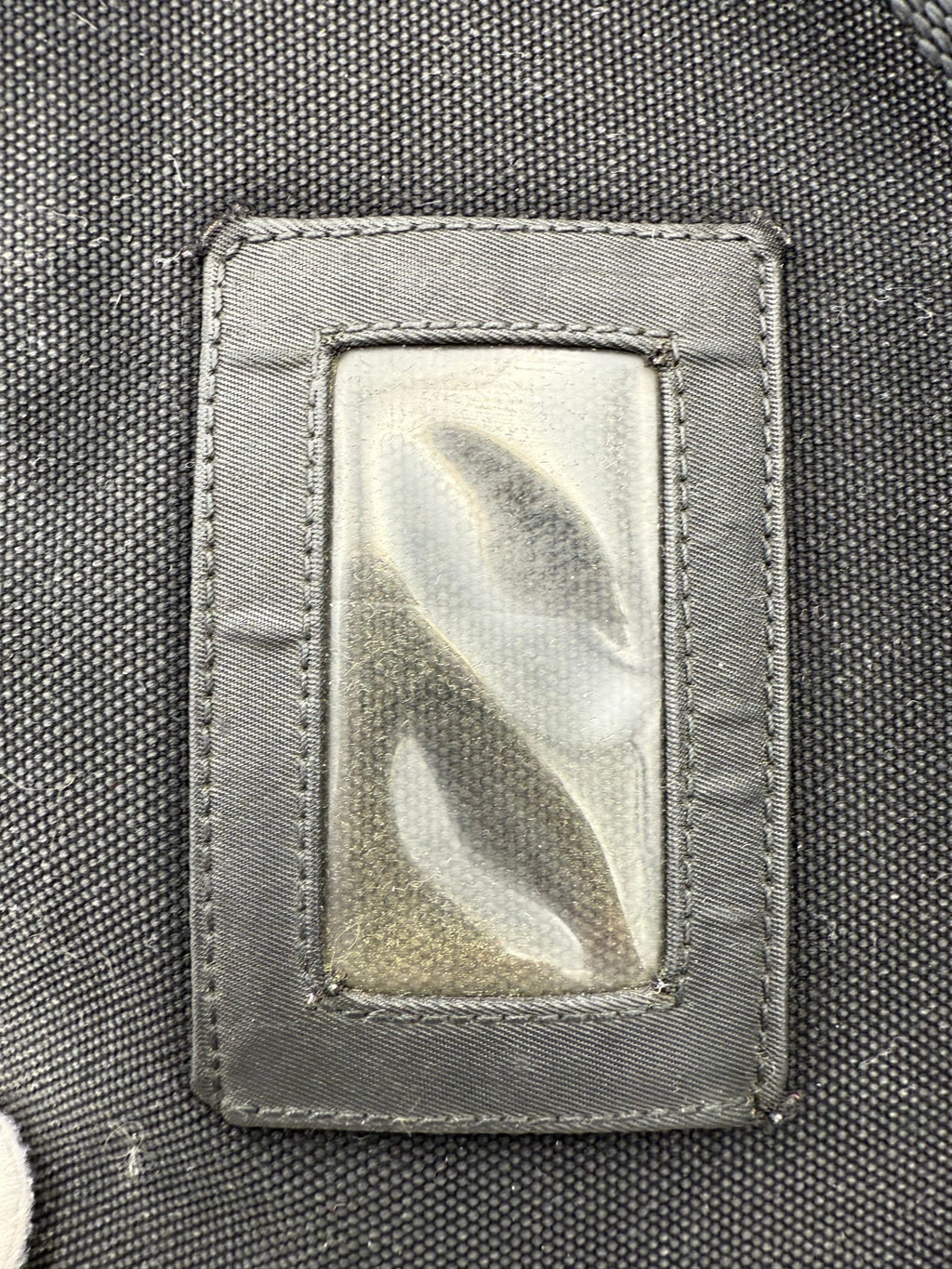 Sac à dos en nylon Prada PRADA avec logo visible, poche zippée et bretelles réglables, élégant et pratique pour un usage quotidien.