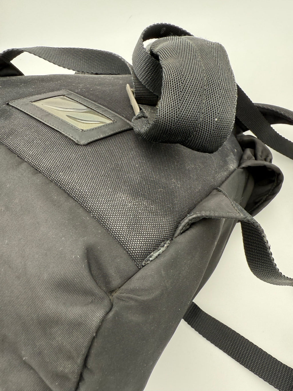 Sac à dos en nylon Prada PRADA avec logo, noir, avec poches et bretelles ajustables, idéal pour un style élégant et pratique.