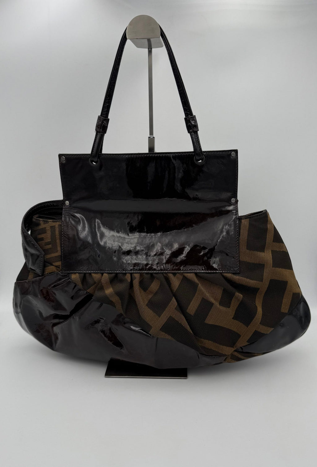 Sac à main Fendi FF Zucca TO YOU avec logo Fendi, design élégant et motif emblématique en toile monogramme.