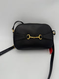 Sac à main noir simple Celine CELINE CRECY, avec design épuré et détails élégants, visible sur l'image.