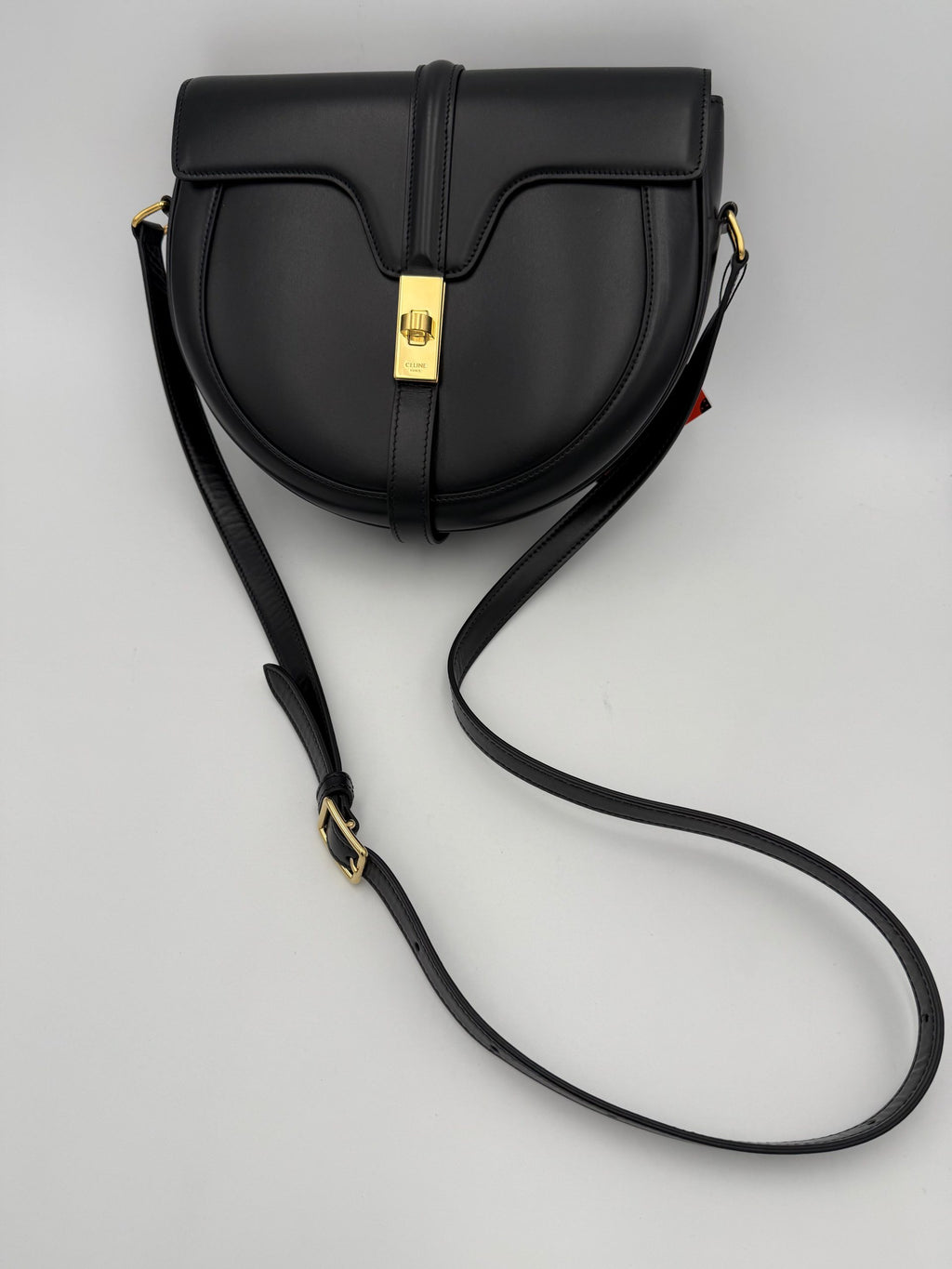Sac besace noir Celine CELINE Sac 16 Large, en cuir avec bandoulière, style élégant et spacieux.