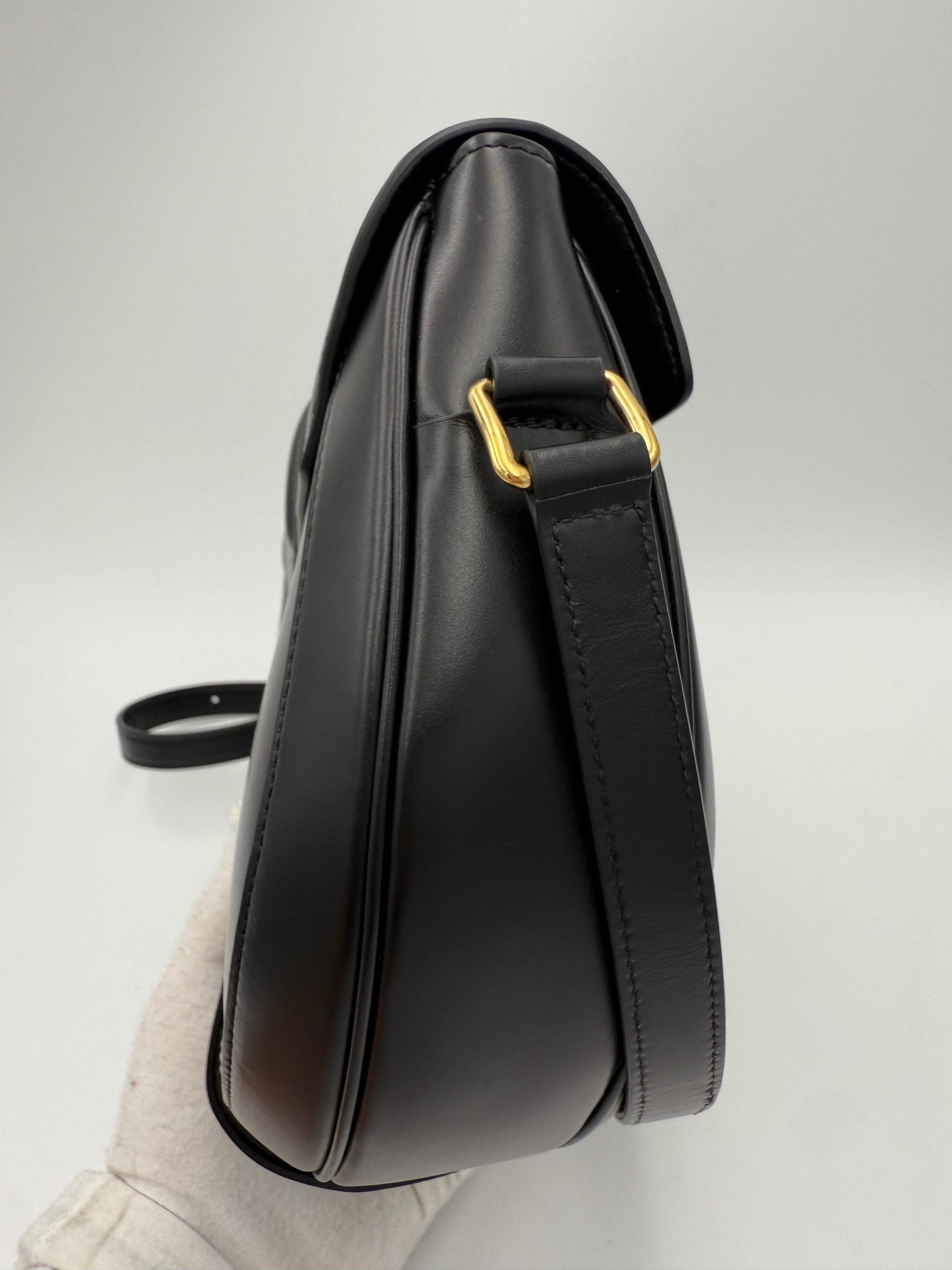 Sac besace noir grand de Celine CELINE, sac à main élégant avec bandoulière en cuir, idéal pour un style sophistiqué.