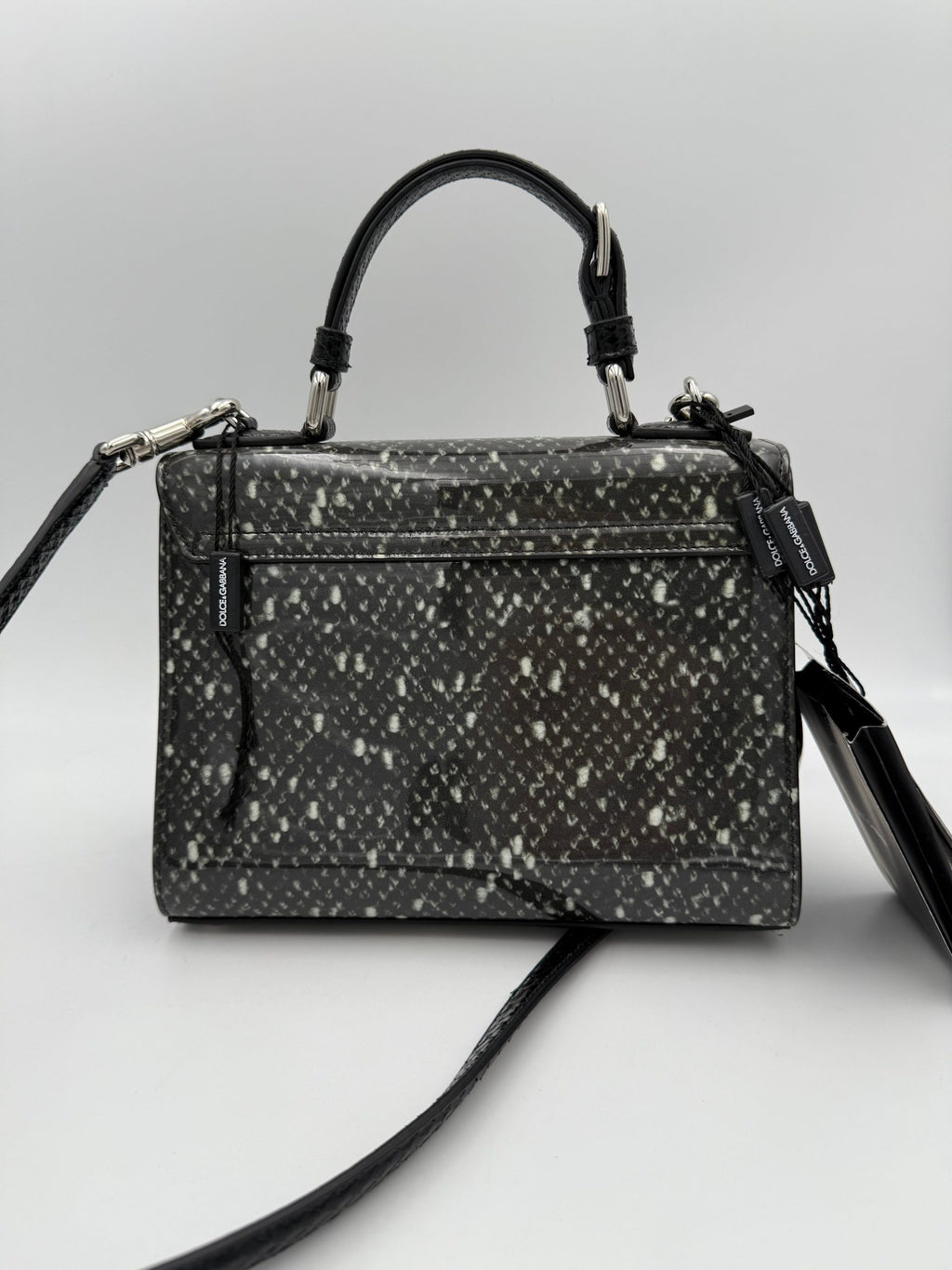Sac à main Dolce & Gabbana Monica en python et cuir verni, avec détails élégants et design sophistiqué.