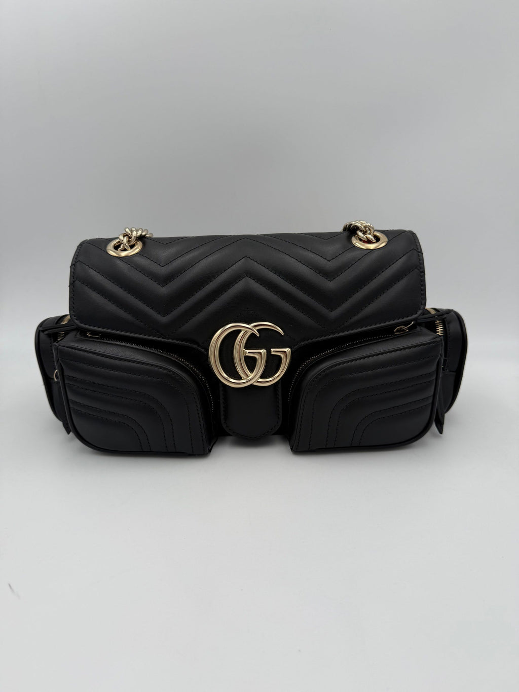 Sac à main Gucci GUCCI MARMONT édition limitée, en cuir avec logo en métal, détails élégants et finition raffinée.