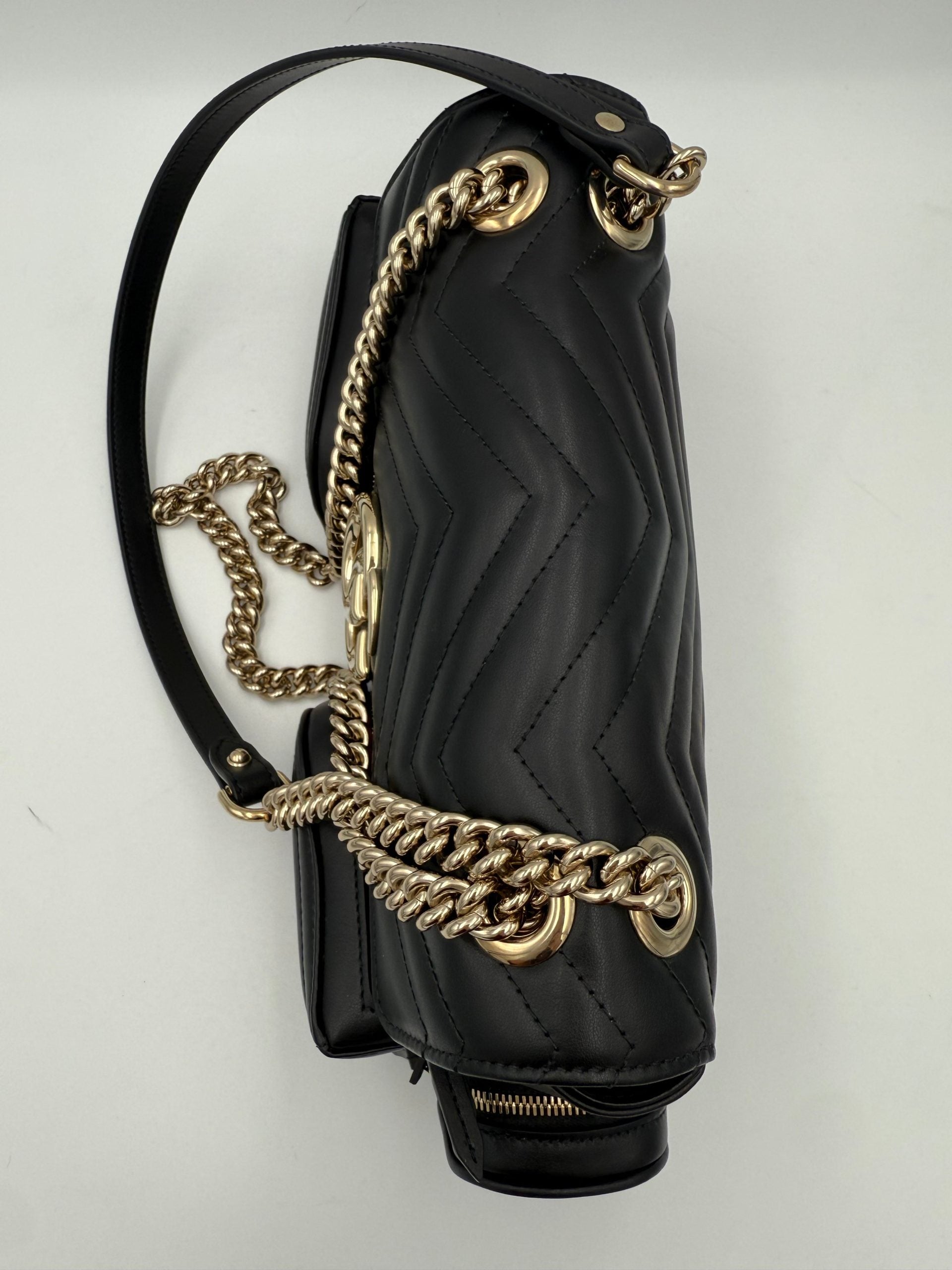 Sac à main Gucci Marmont édition limitée, en cuir matelassé avec chaîne dorée, style élégant et sophistiqué.