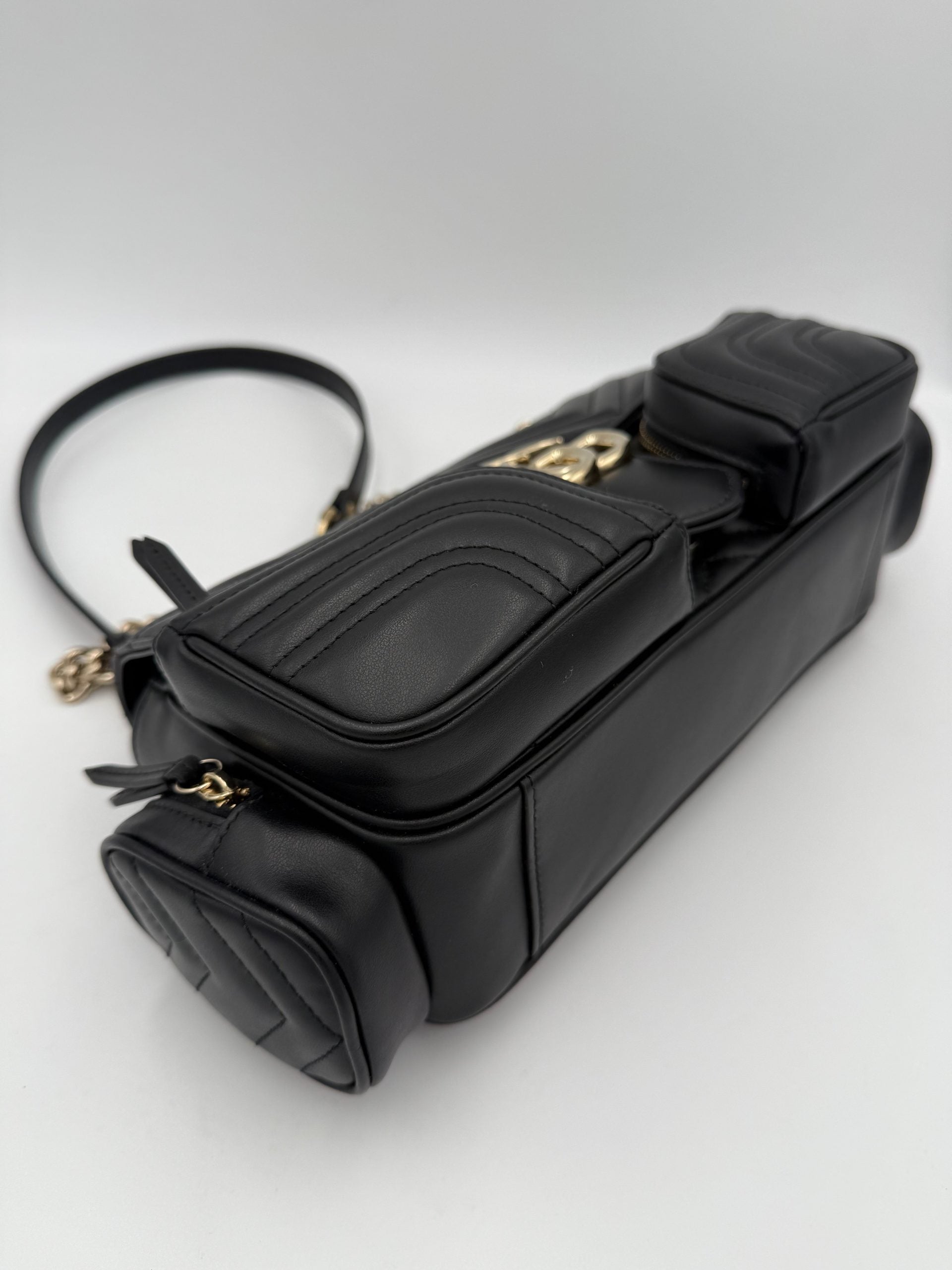 Sac à main Gucci Marmont édition limitée, en cuir matelassé avec chaîne dorée, style élégant et sophistiqué.