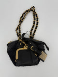Sac à main Dolce & Gabbana Monica Bellucci, élégant, en cuir noir avec détails dorés et bandoulière ajustable.