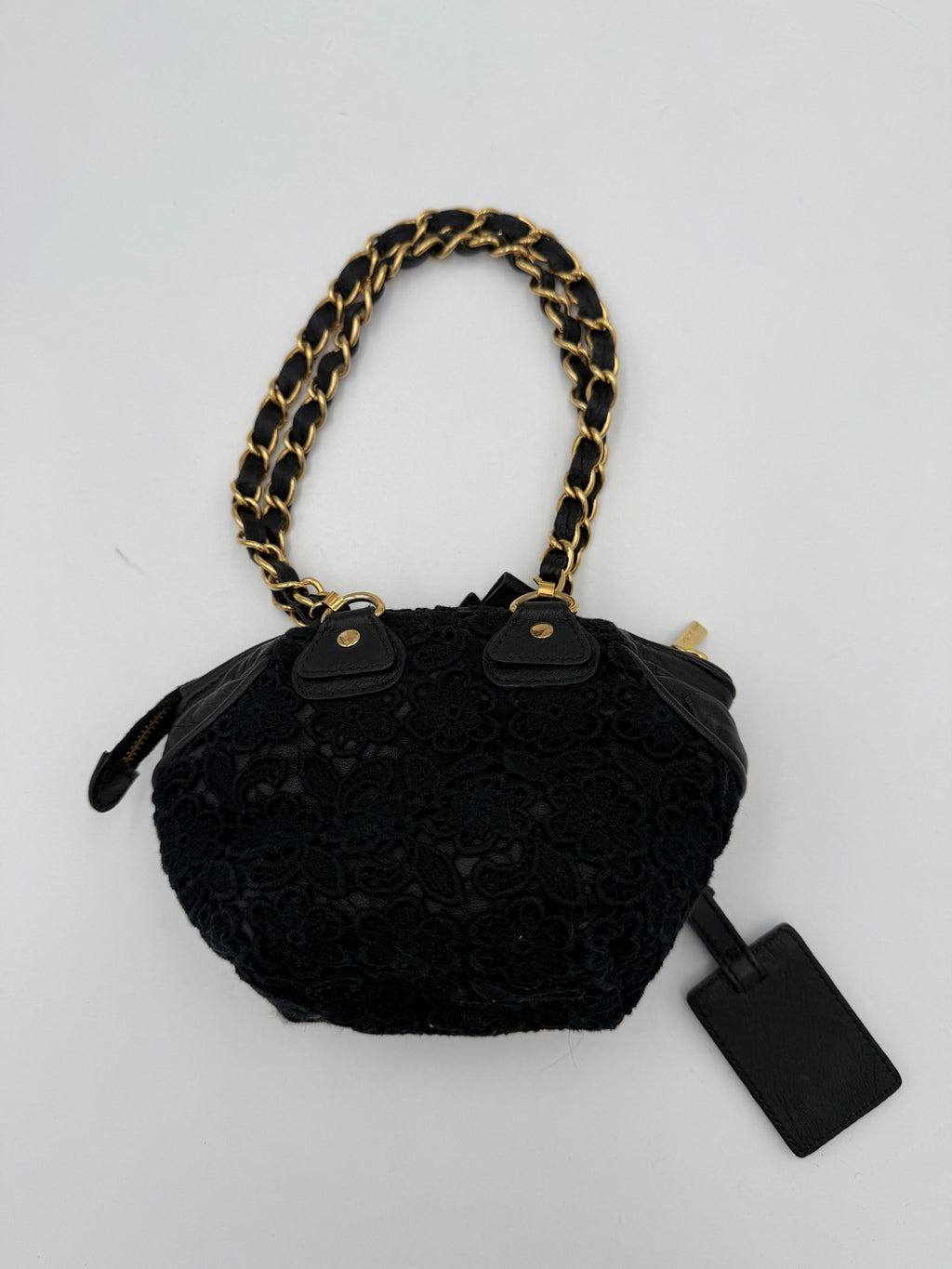 Sac à main Dolce & Gabbana Monica Bellucci avec détails en cuir et finition élégante, modèle de la marque italienne.
