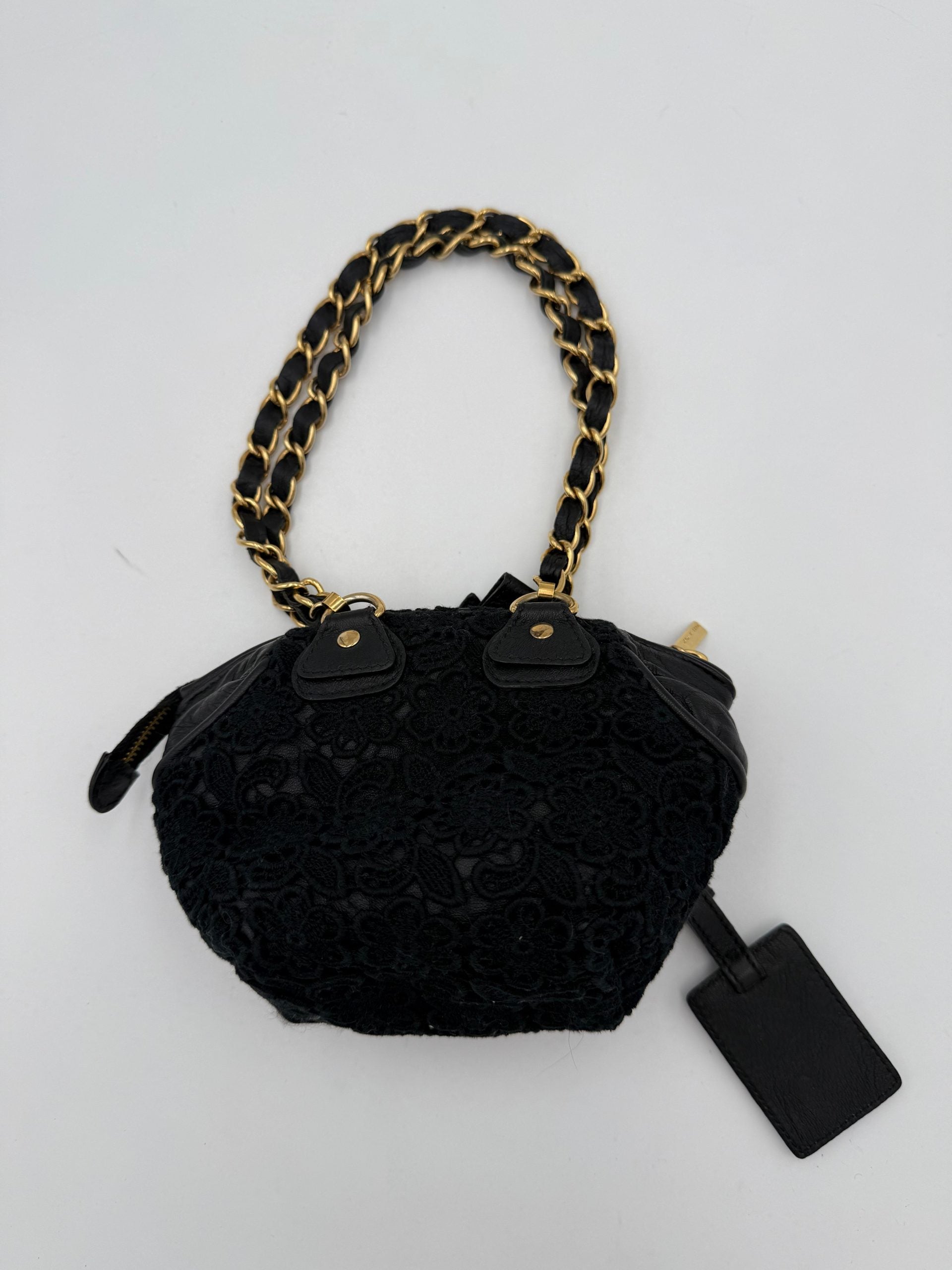 Sac à main Dolce & Gabbana Monica Bellucci avec détails en cuir et finition élégante, modèle de la marque italienne.