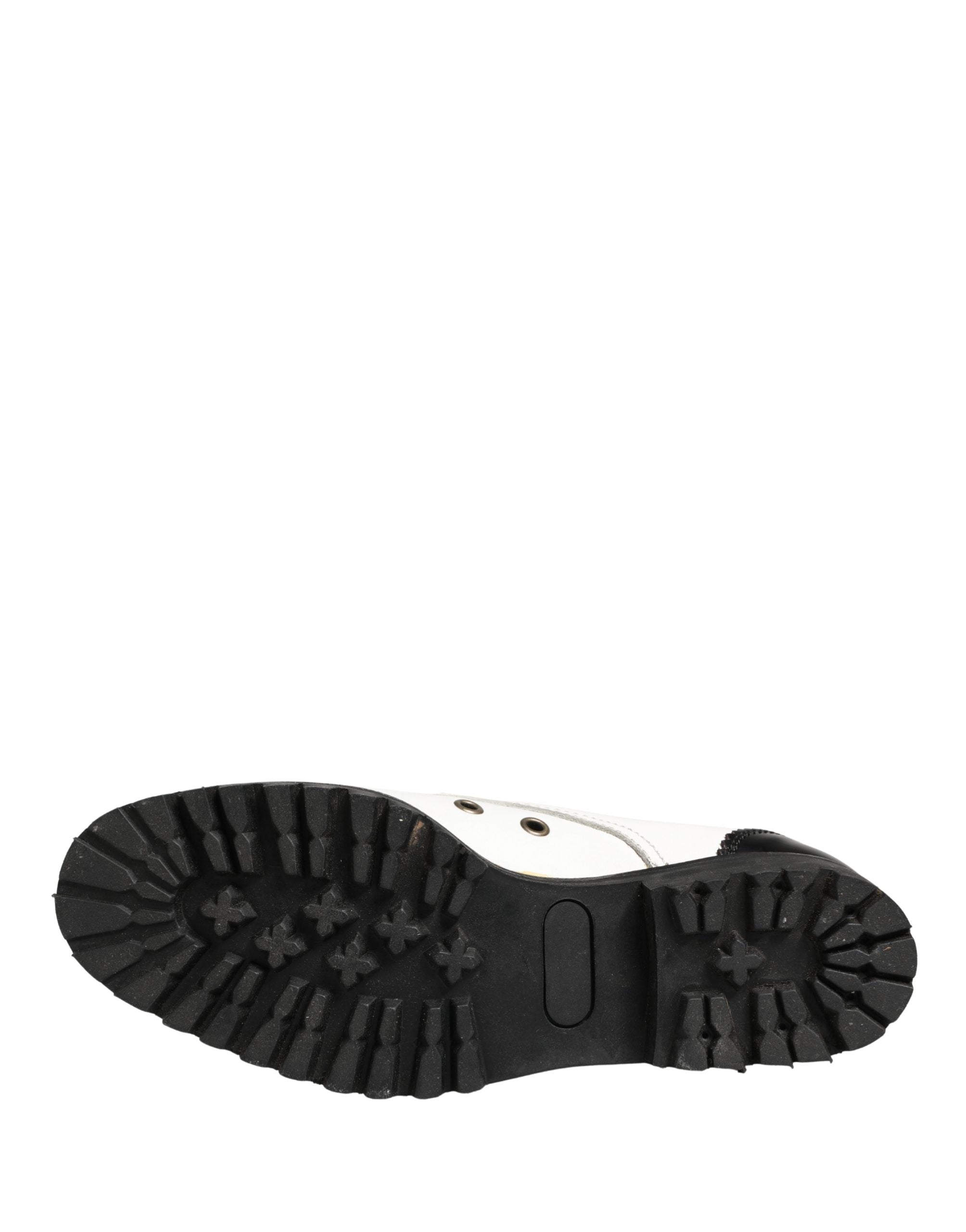 Chaussures Derby en cuir noir et blanc de Dolce & Gabbana, style élégant avec détails sophistiqués, vues en gros plan.