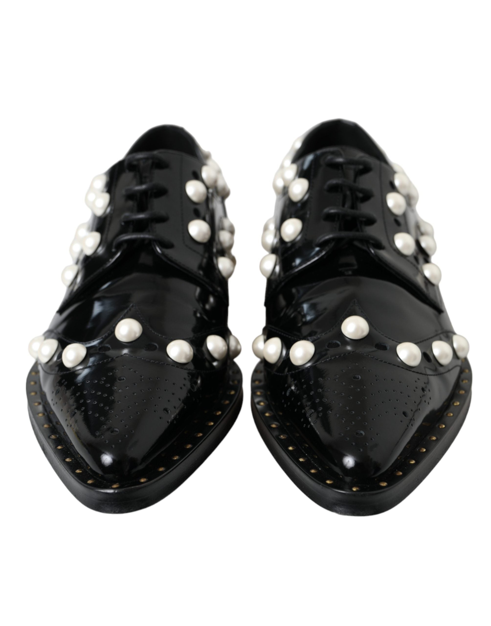 Chaussures brogue en cuir noir Dolce & Gabbana avec perles factices, élégantes et sophistiquées pour femmes.