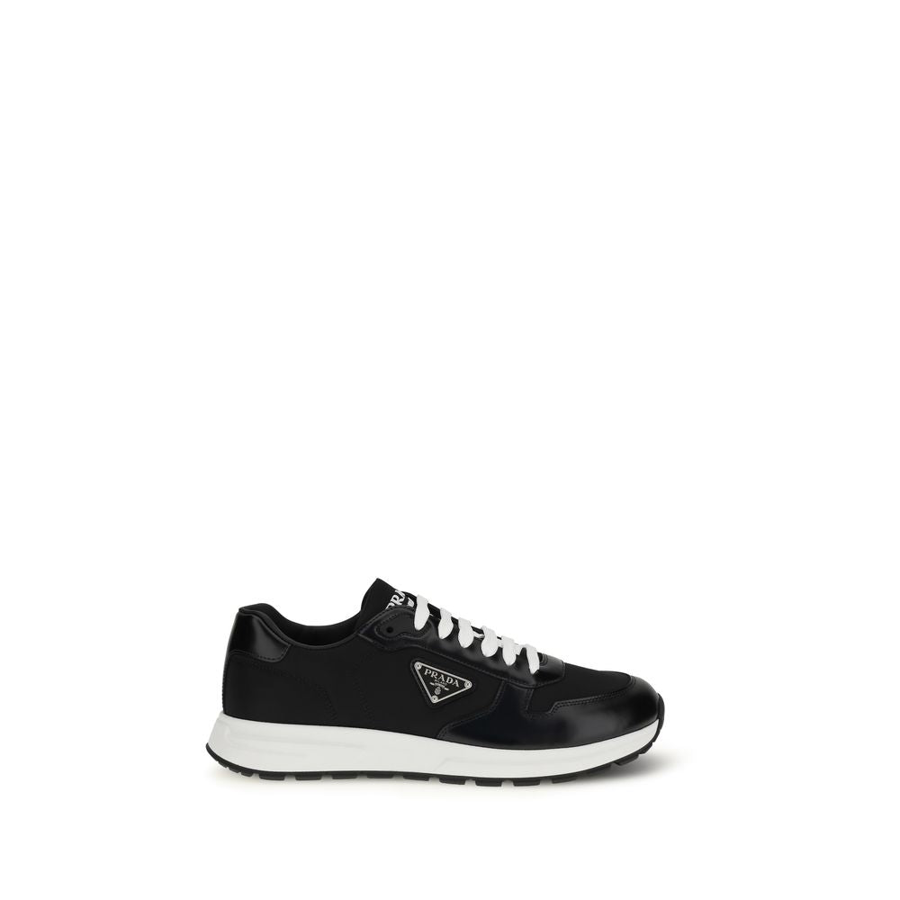 Chaussures de sport Prada en polyamide recyclé noir, baskets athlétiques élégantes et modernes pour hommes.
