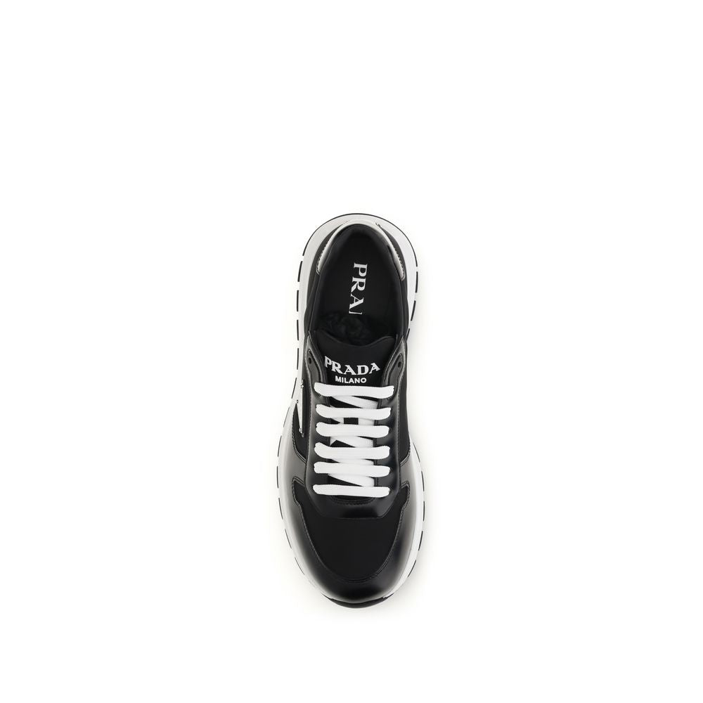 Chaussures de sport Prada en polyamide recyclé noir, sneakers athlétiques élégants et confortables, pour un style sportif et moderne.