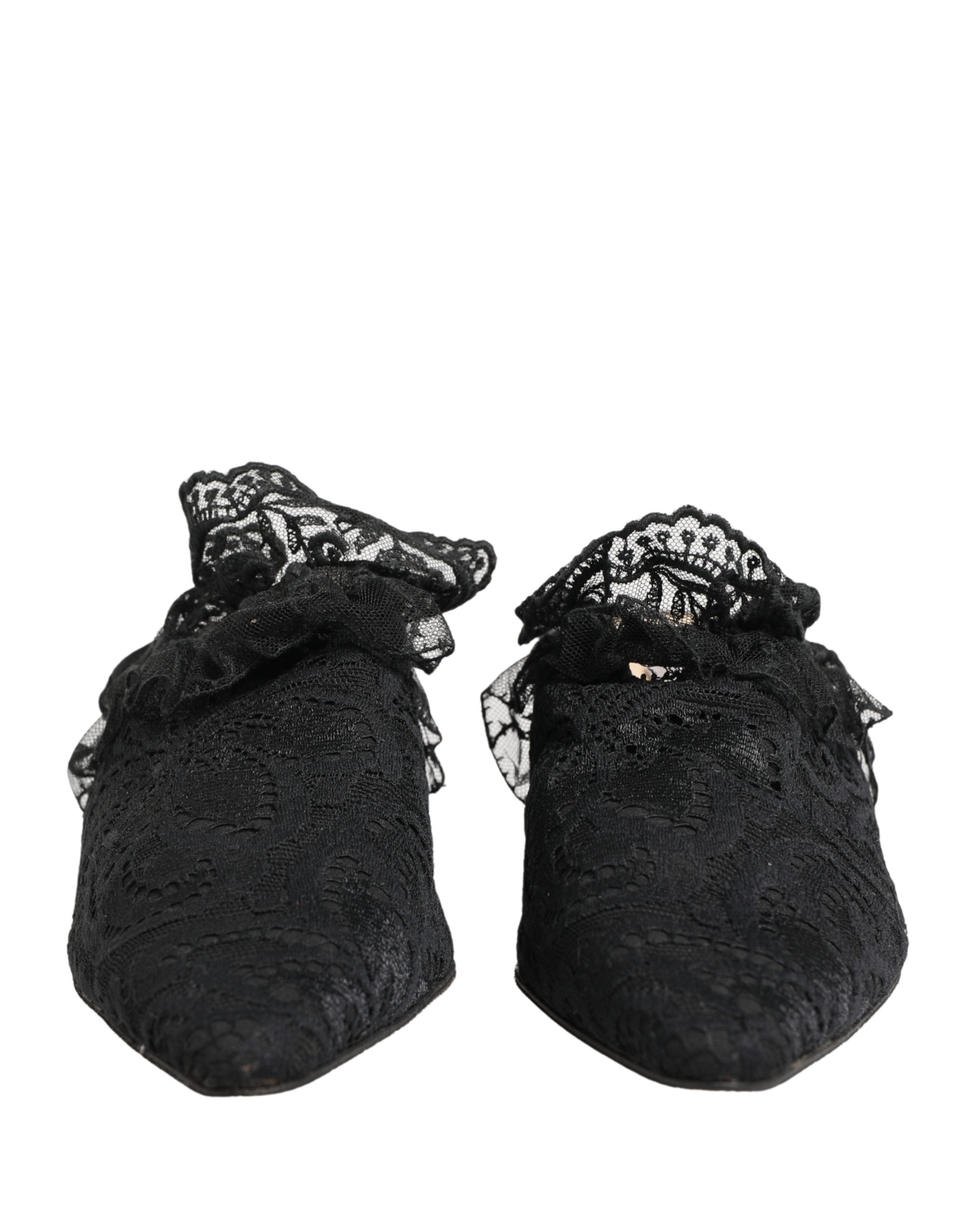Sandales à talons noirs en dentelle Dolce & Gabbana avec bride fine et semelle élégante, parfait pour une tenue sophistiquée.