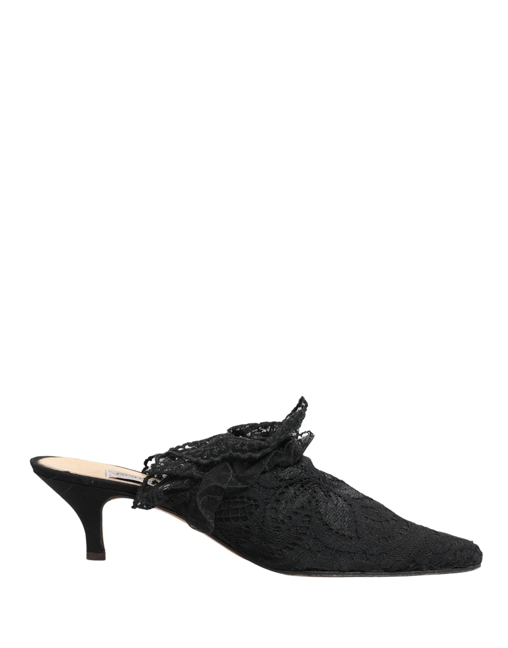 Sandales à talons en dentelle noire de Dolce & Gabbana, chaussures élégantes avec design sophistiqué et finition raffinée.