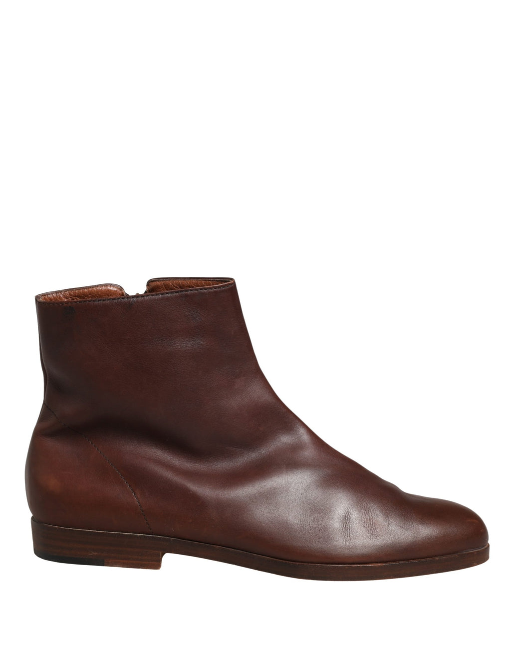 Bottines plates en cuir marron Dolce & Gabbana, style biker avec fermeture à boucle et semelle en caoutchouc.