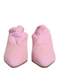 Chaussures mules Dolce & Gabbana en daim rose avec talons, élégantes et sophistiquées, visibles de côté sur fond neutre.
