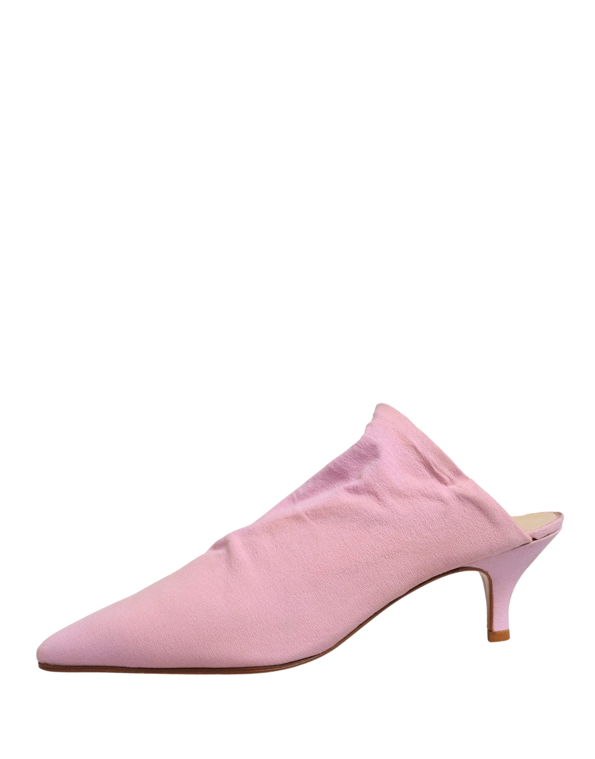 Chaussures mules à talons en daim rose de Dolce & Gabbana, élégantes et sophistiquées, vues en gros plan.