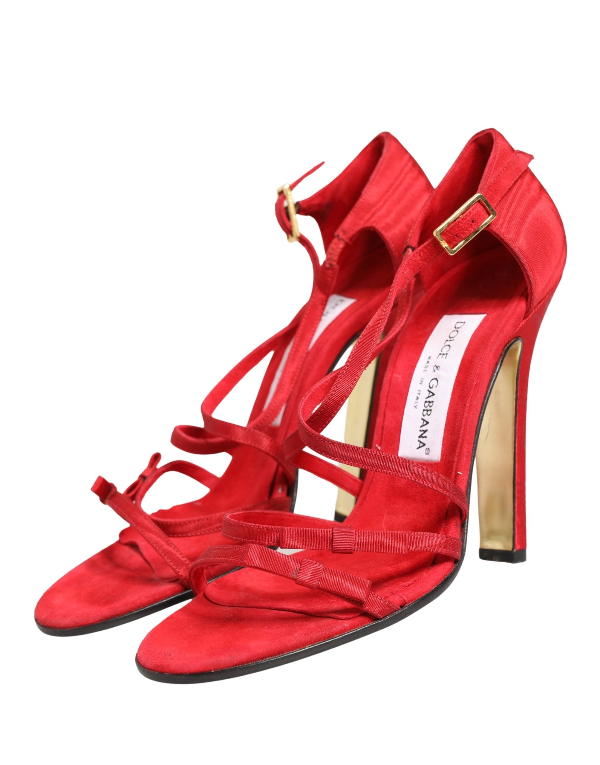 Sandales à talons en daim rouge Dolce & Gabbana, sandales à brides élégantes, vue de profil.