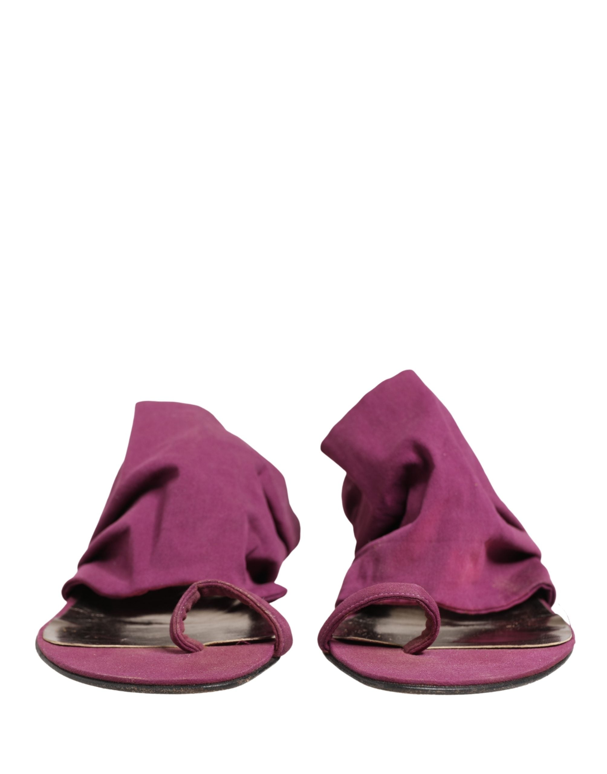 Sandales à talons violet Dolce & Gabbana avec bride fine et semelle élégante, vues de face.