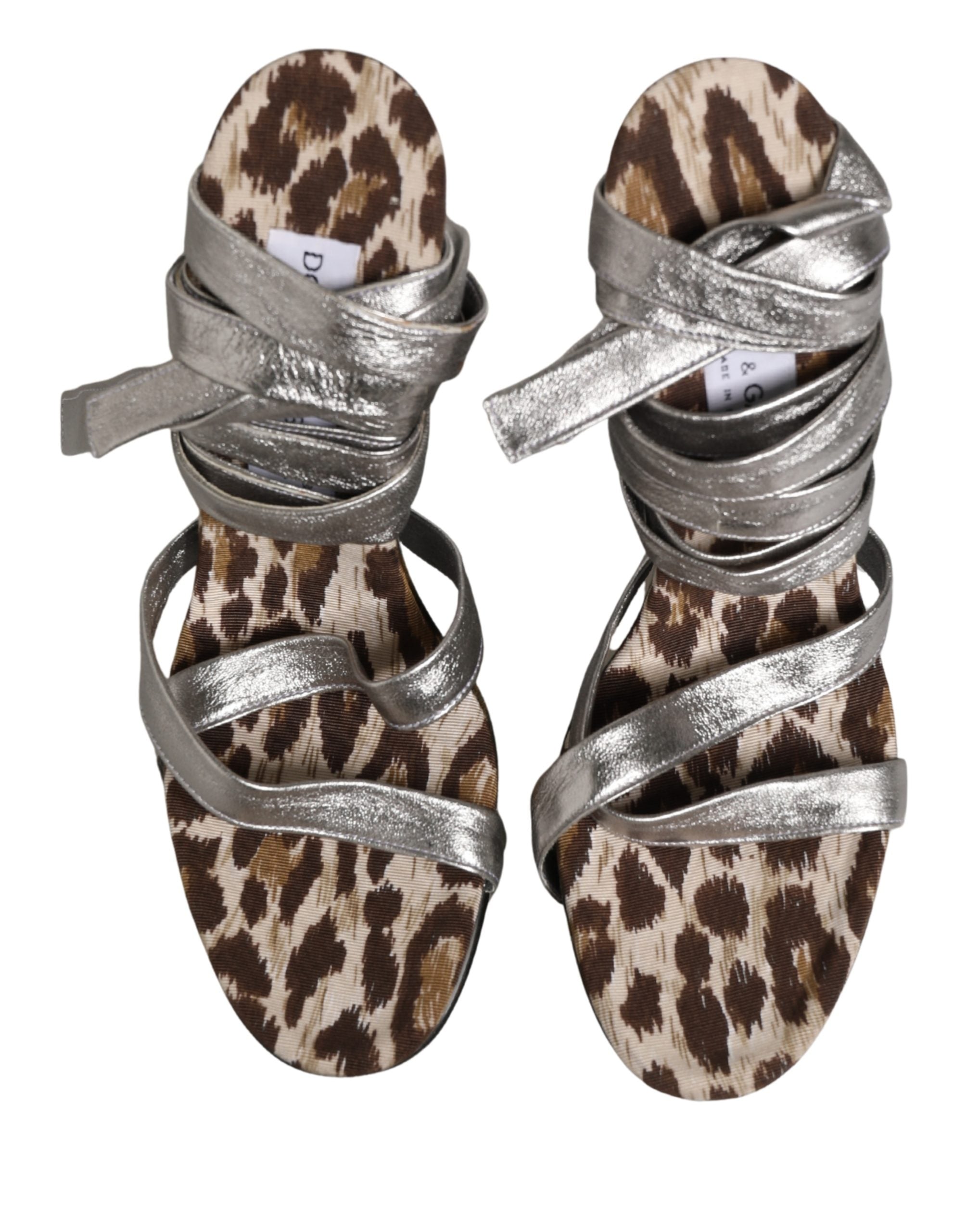 Sandales à plateforme en cuir argenté de Dolce & Gabbana, chaussures à talons wedges élégantes et modernes.