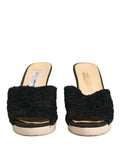 Chaussures mules en tissu noir avec plateforme en bois et fourrure, design Dolce & Gabbana, vue de côté.