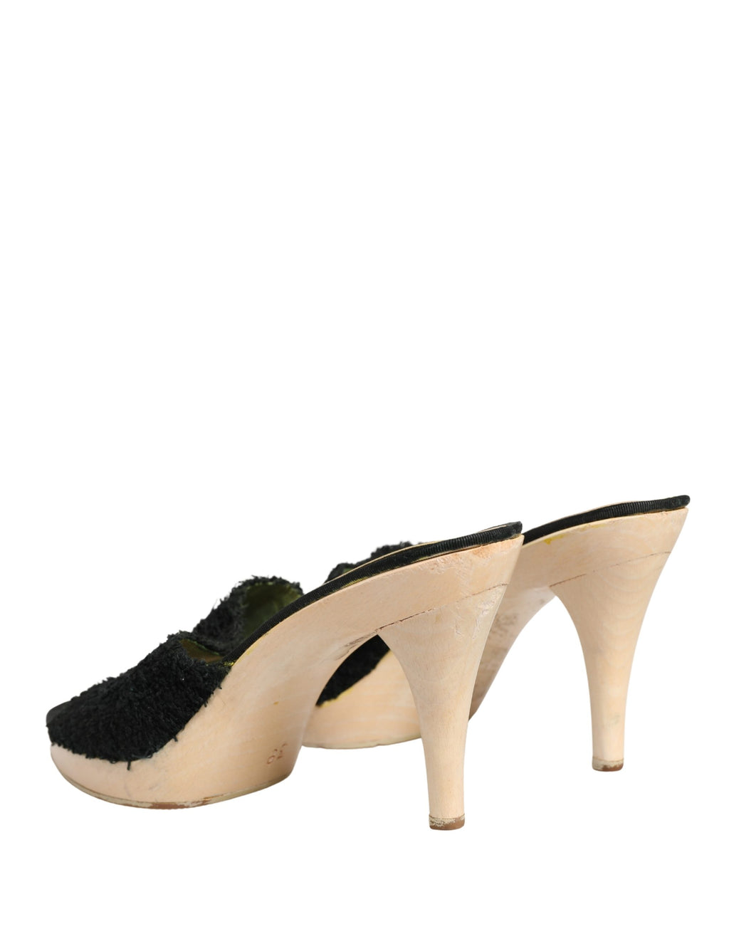 Chaussures mules en tissu noir avec fourrure et plateforme en bois de Dolce & Gabbana, vue de face.