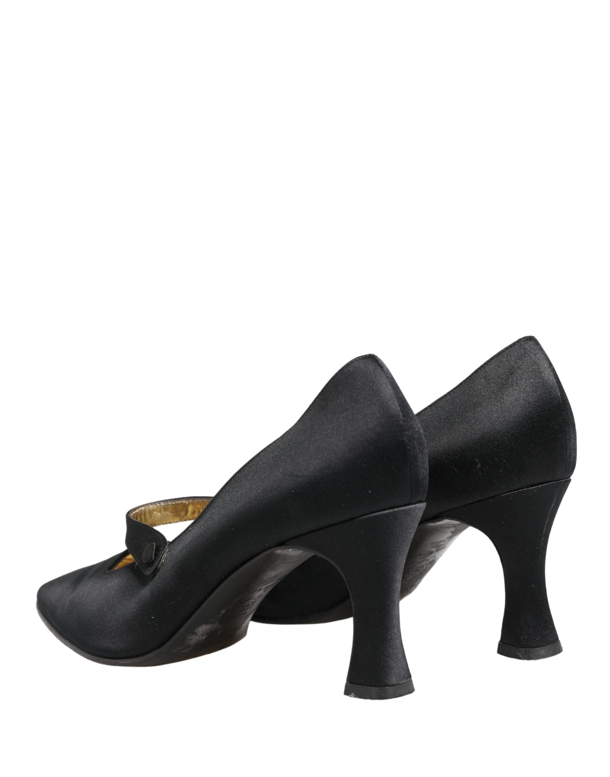 Chaussures noires en satin Dolce & Gabbana, baskets Mary Jane élégantes avec boucle raffinée, vue de face.