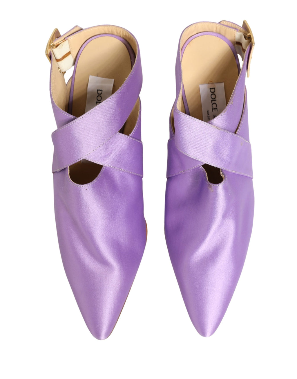 Sandales en satin violet de Dolce & Gabbana, chaussures élégantes avec talon pour femme, vue de côté.