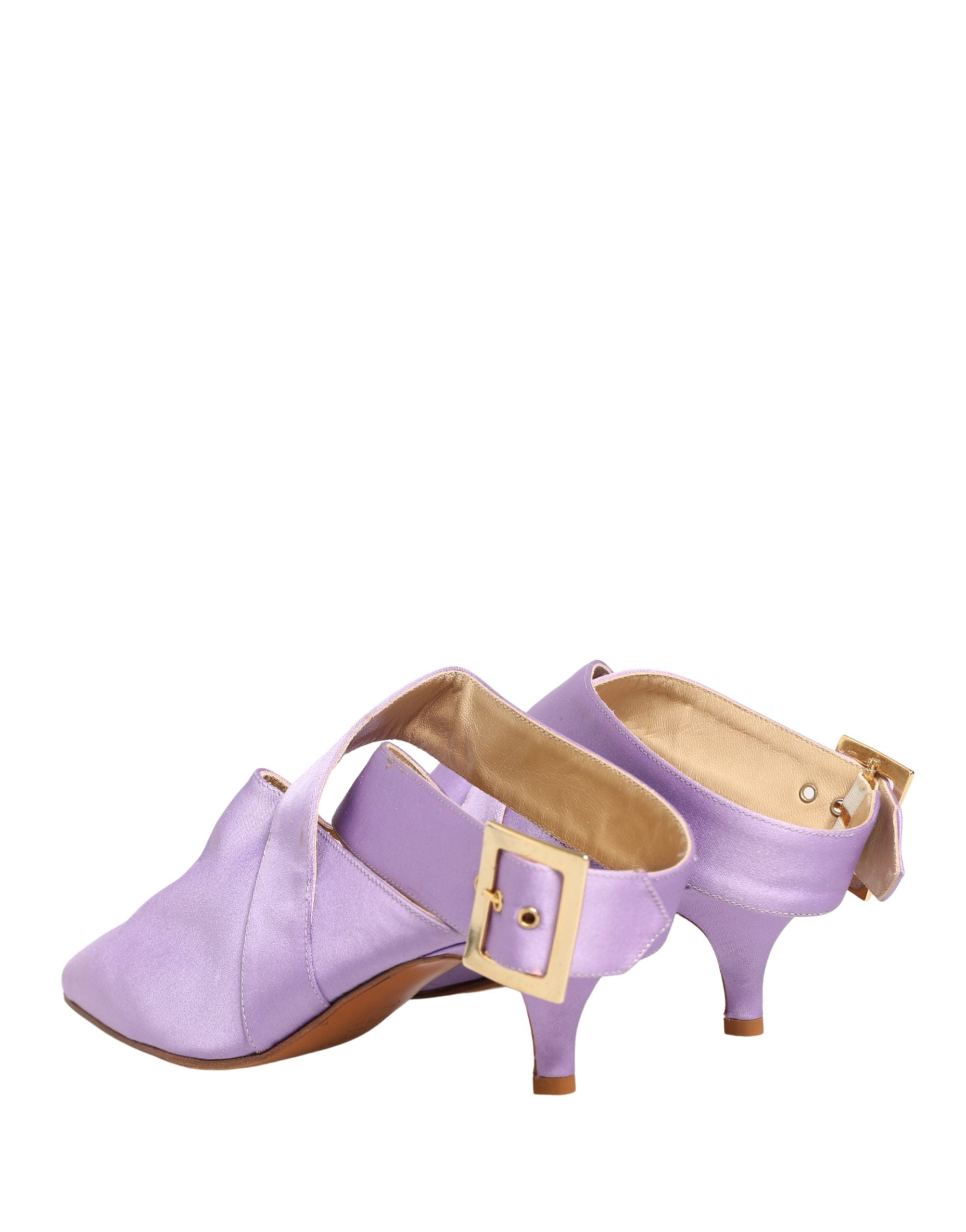 Sandales en satin violet de Dolce & Gabbana, chaussures élégantes avec talons pour femmes, visibles en détail.