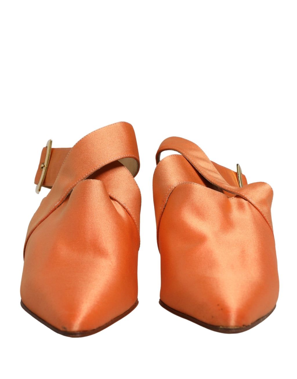 Sandales en satin orange Dolce & Gabbana, chaussures élégantes avec bride fine et talon moyen, pour femmes.