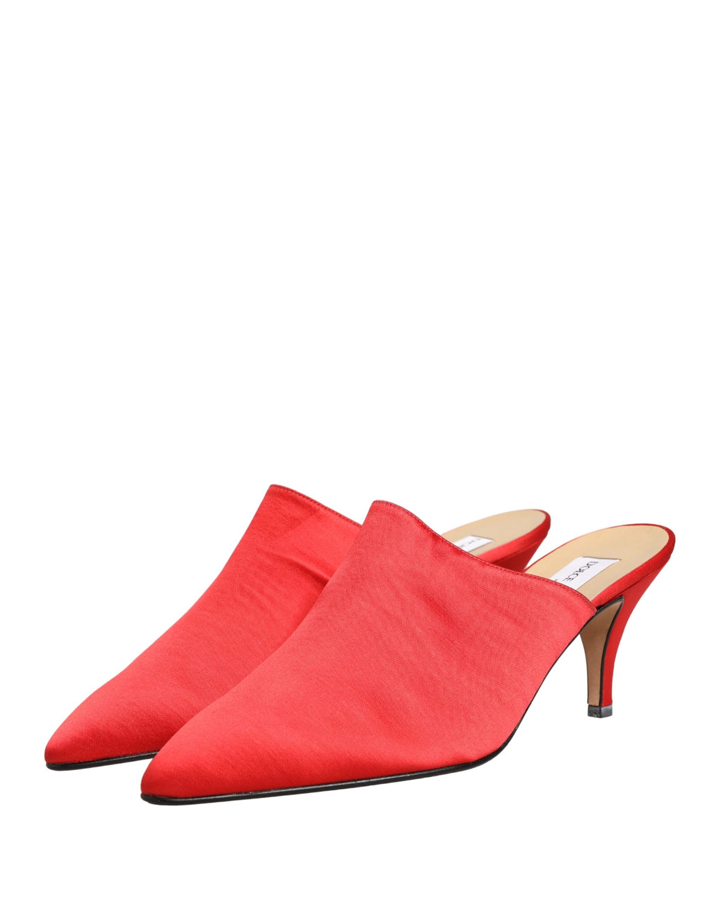 Chaussures mules en daim rouge Dolce & Gabbana avec talons, élégantes et sophistiquées, visibles sur l'image.