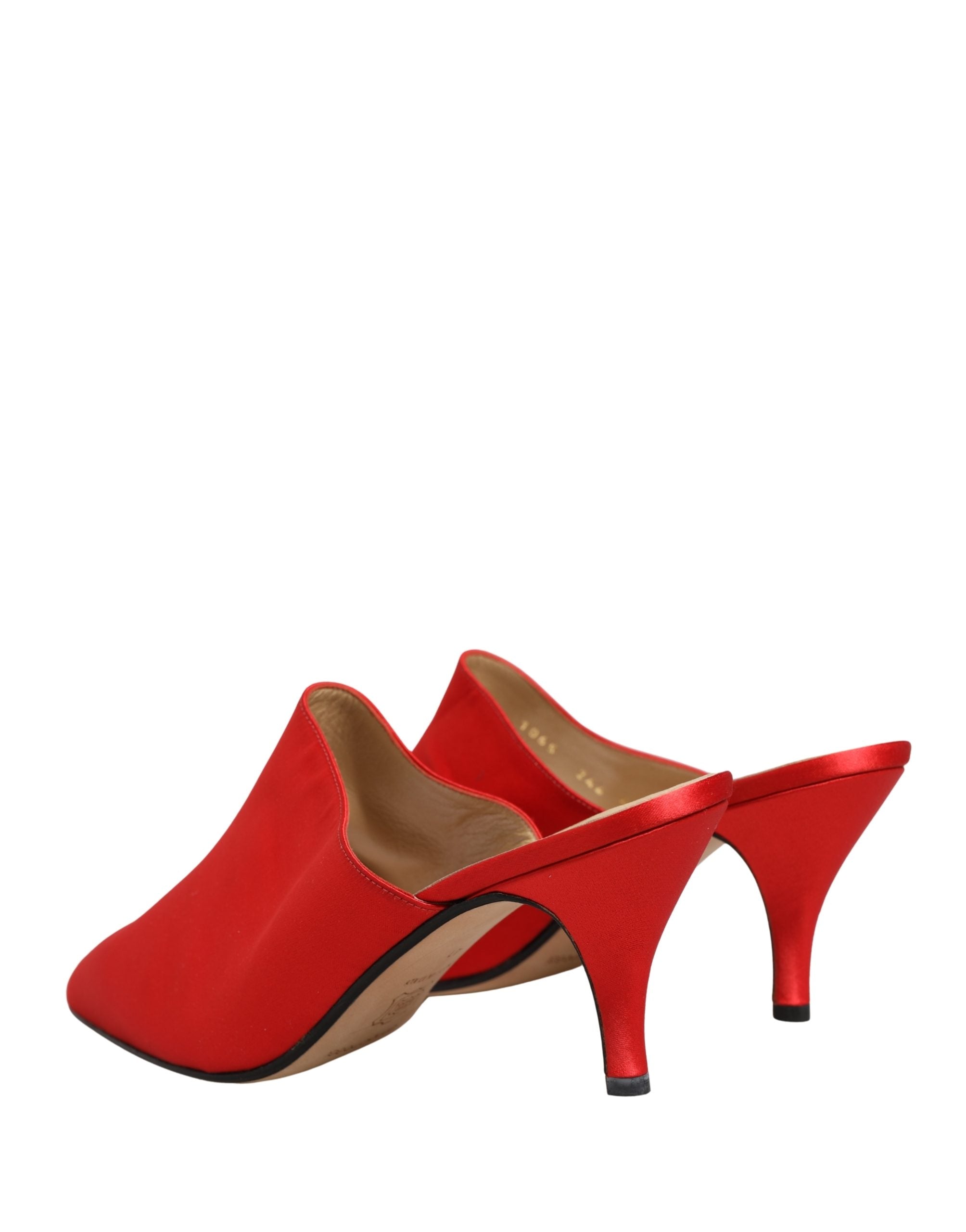 Chaussures mules à talons en daim rouge de Dolce & Gabbana, style élégant et sophistiqué pour femmes.