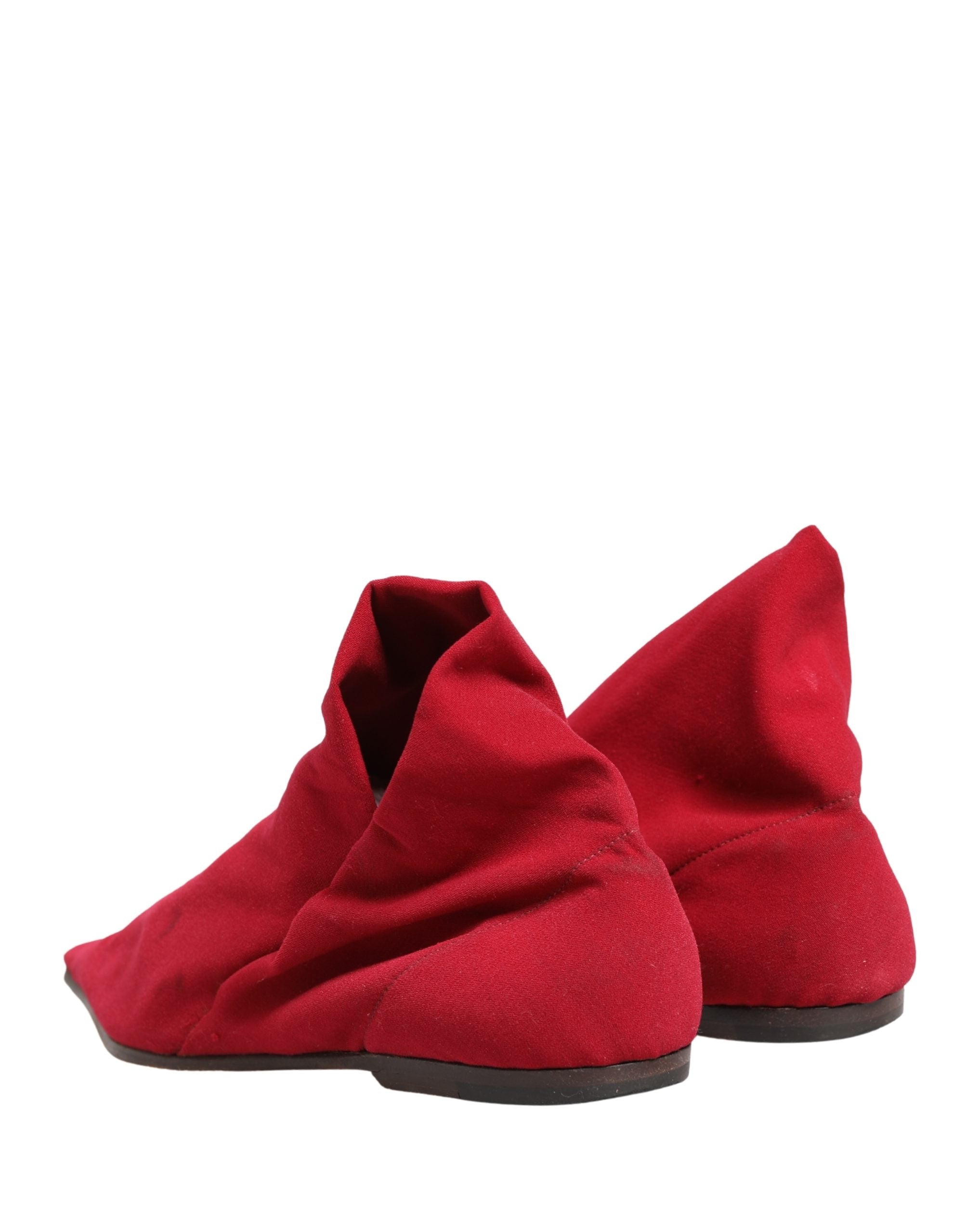 Bottines en daim rouge Dolce & Gabbana pour femme, chaussures à la cheville avec semelle en cuir et design élégant.