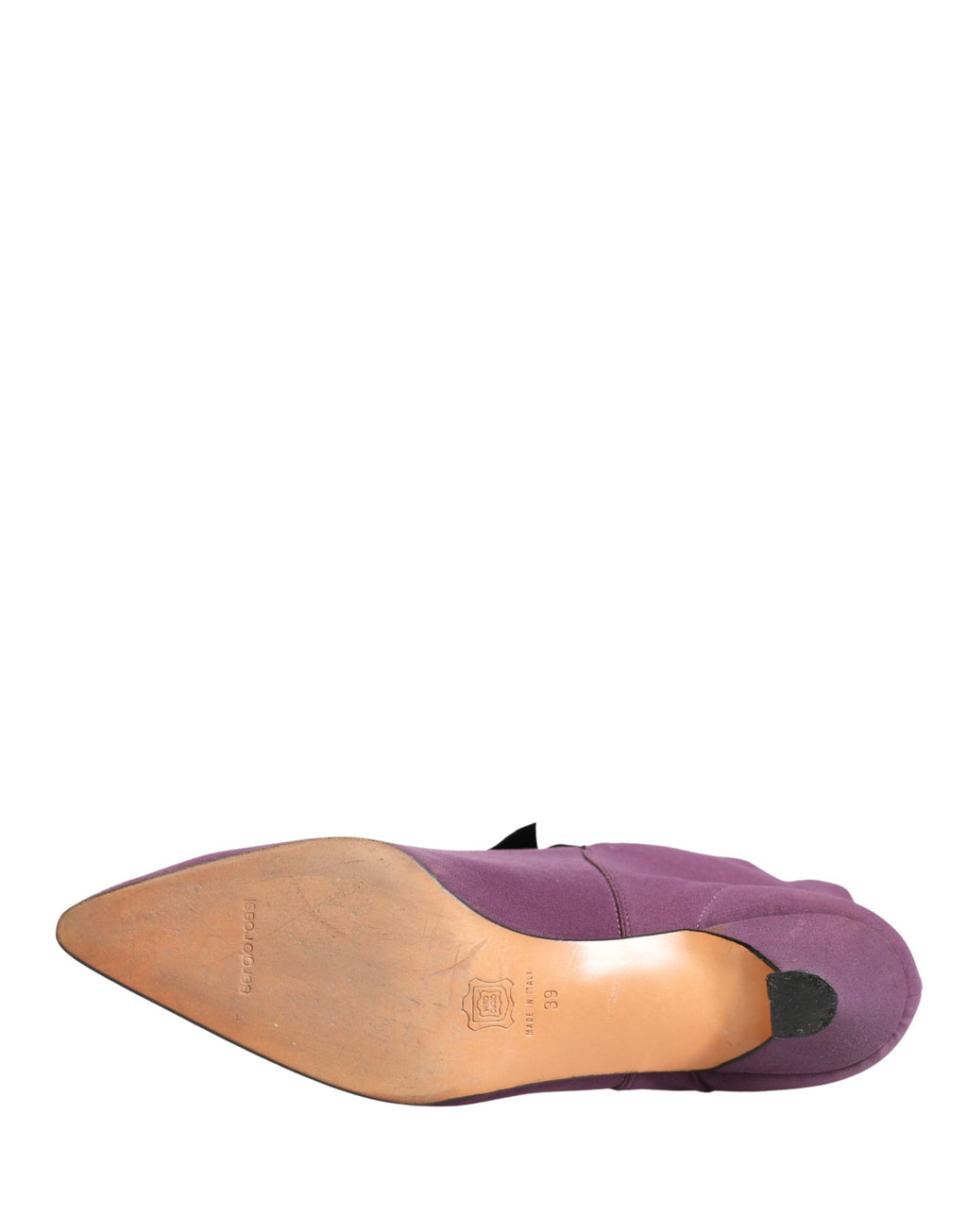 Bottes mi-mollet violettes Dolce & Gabbana en cuir avec talons, visibles de face sur fond neutre.