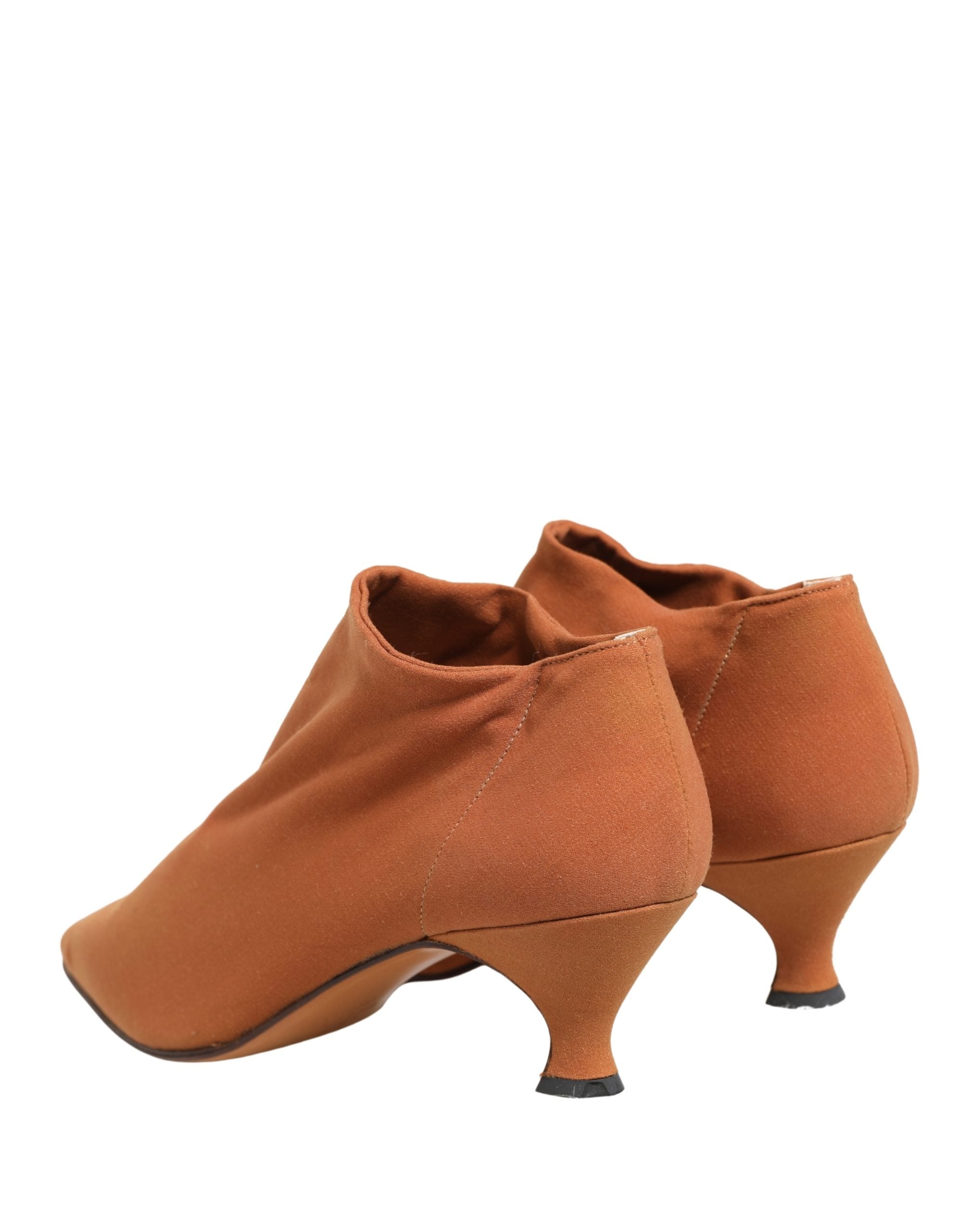 Bottines en daim marron de Dolce & Gabbana, ankle boots élégantes avec semelle en cuir et finition raffinée.