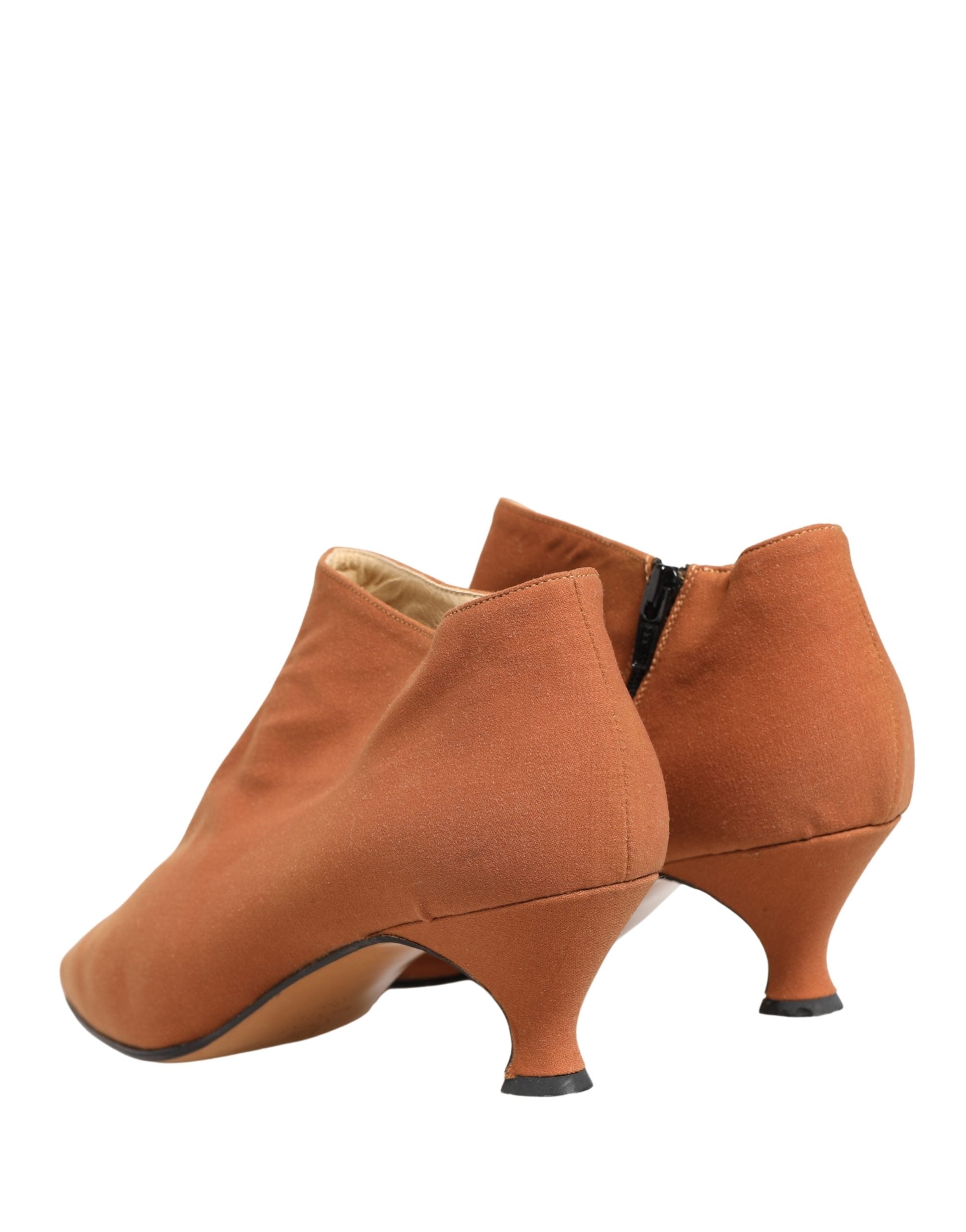Chaussures bottines en daim marron Dolce & Gabbana pour femme, avec talon et style élégant visible sur l'image.