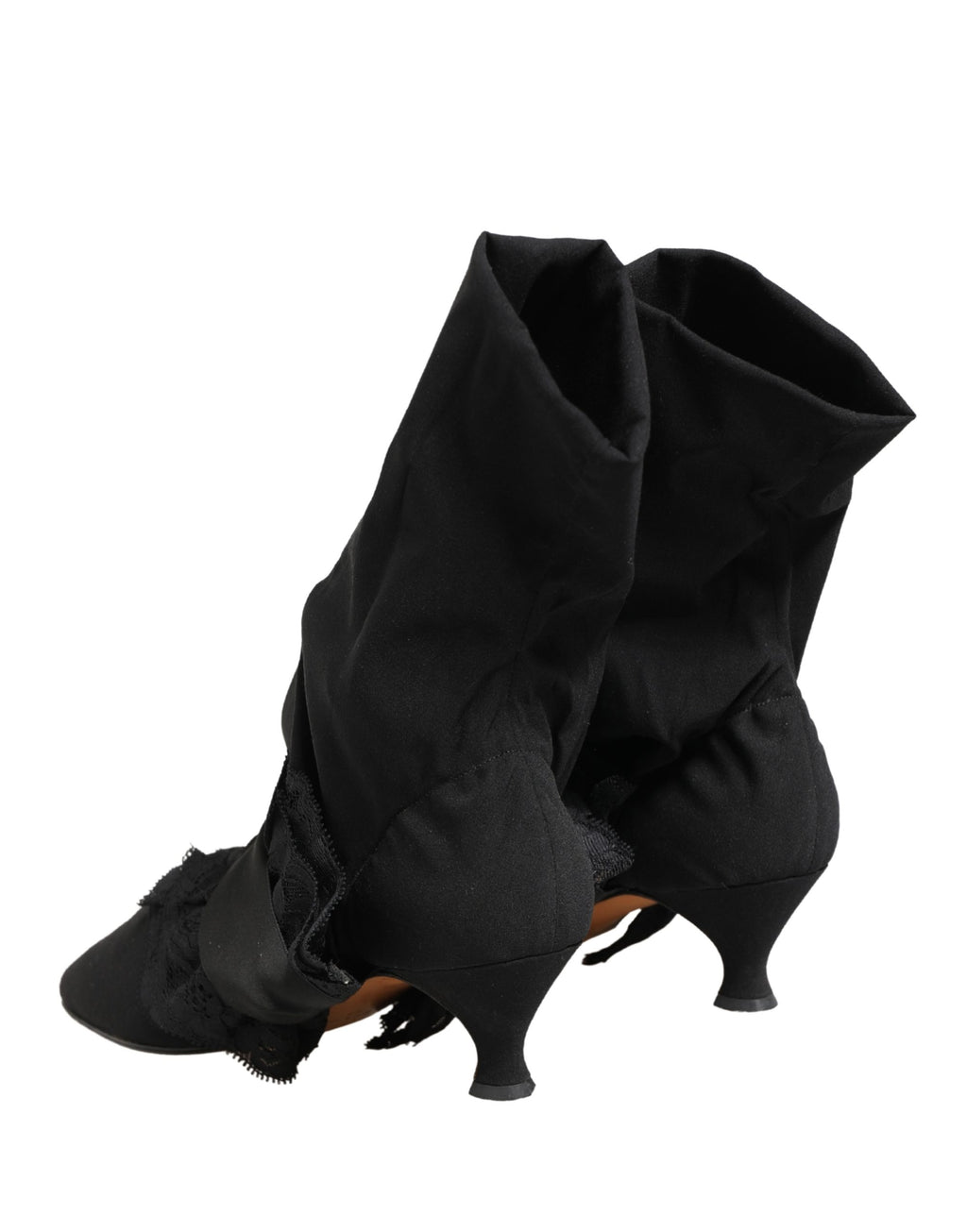 Bottes en daim noir Dolce & Gabbana mi-mollet, chaussures élégantes avec talons, visibles de face sur un fond neutre.