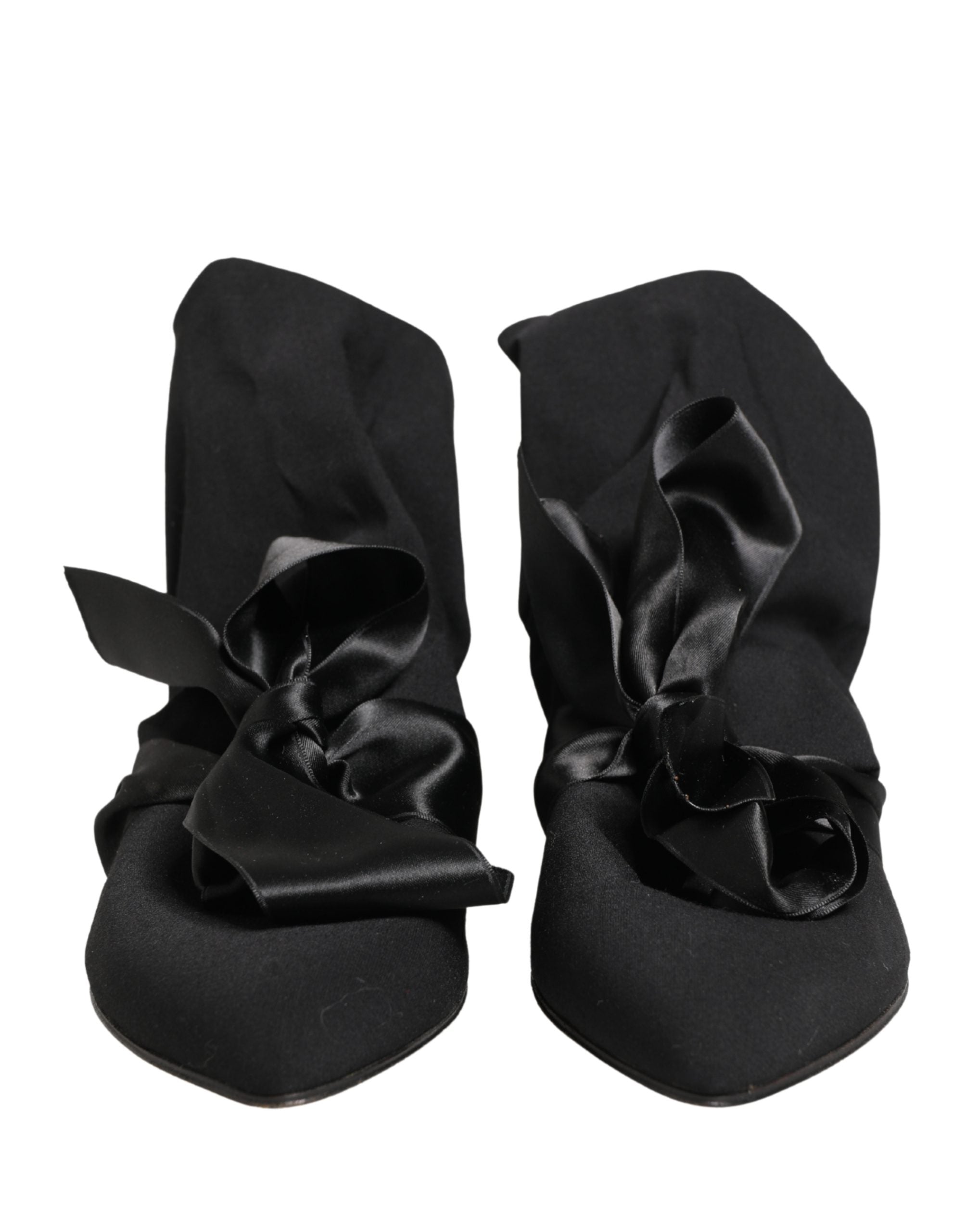 Bottines à talons en daim noir de Dolce & Gabbana pour femme, chaussures élégantes et sophistiquées.