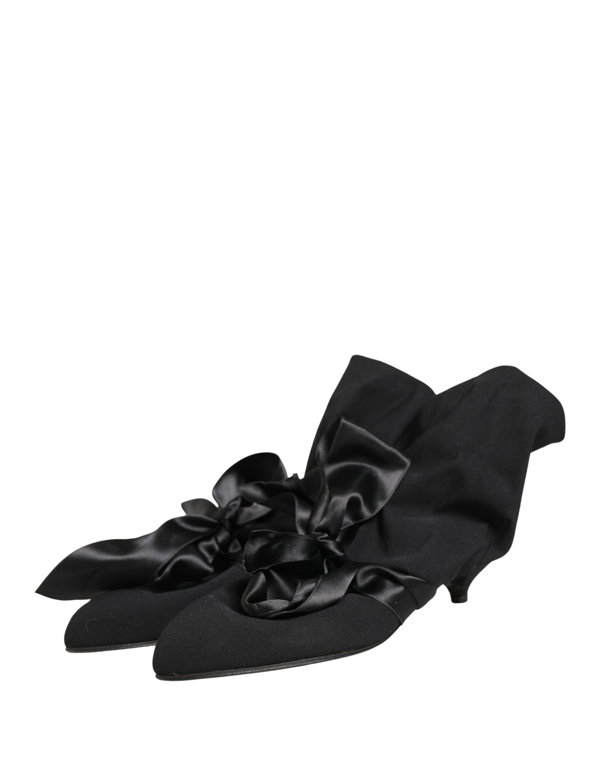 Chaussures bottines en daim noir Dolce & Gabbana pour femme, vue de côté, avec semelle en cuir et détails élégants.