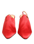 Chaussures à talons en daim rouge Dolce & Gabbana, slingbacks élégants avec semelle fine et design sophistiqué.