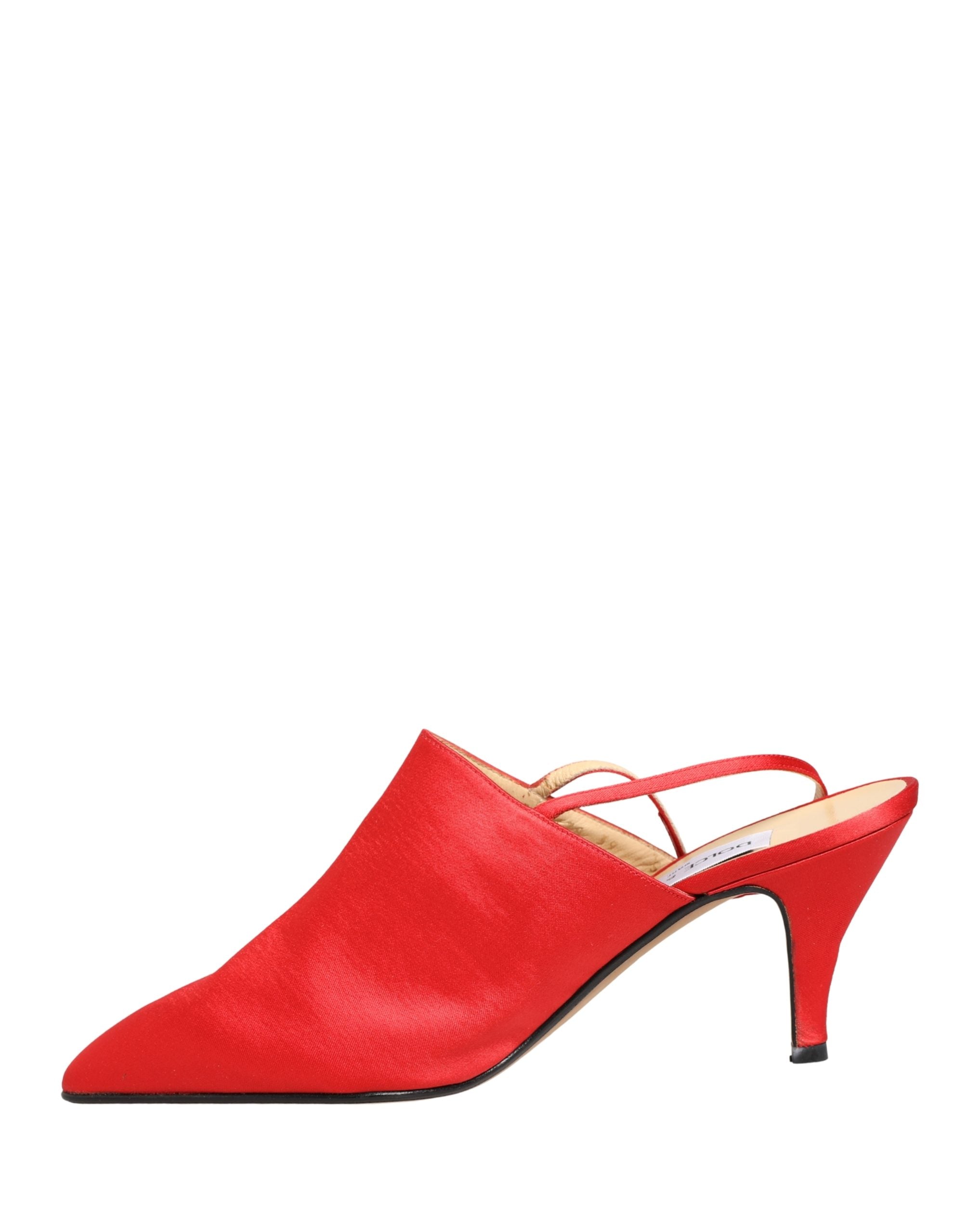 Chaussures à talons en daim rouge Dolce & Gabbana, sandales à talon avec bride arrière, style élégant et sophistiqué