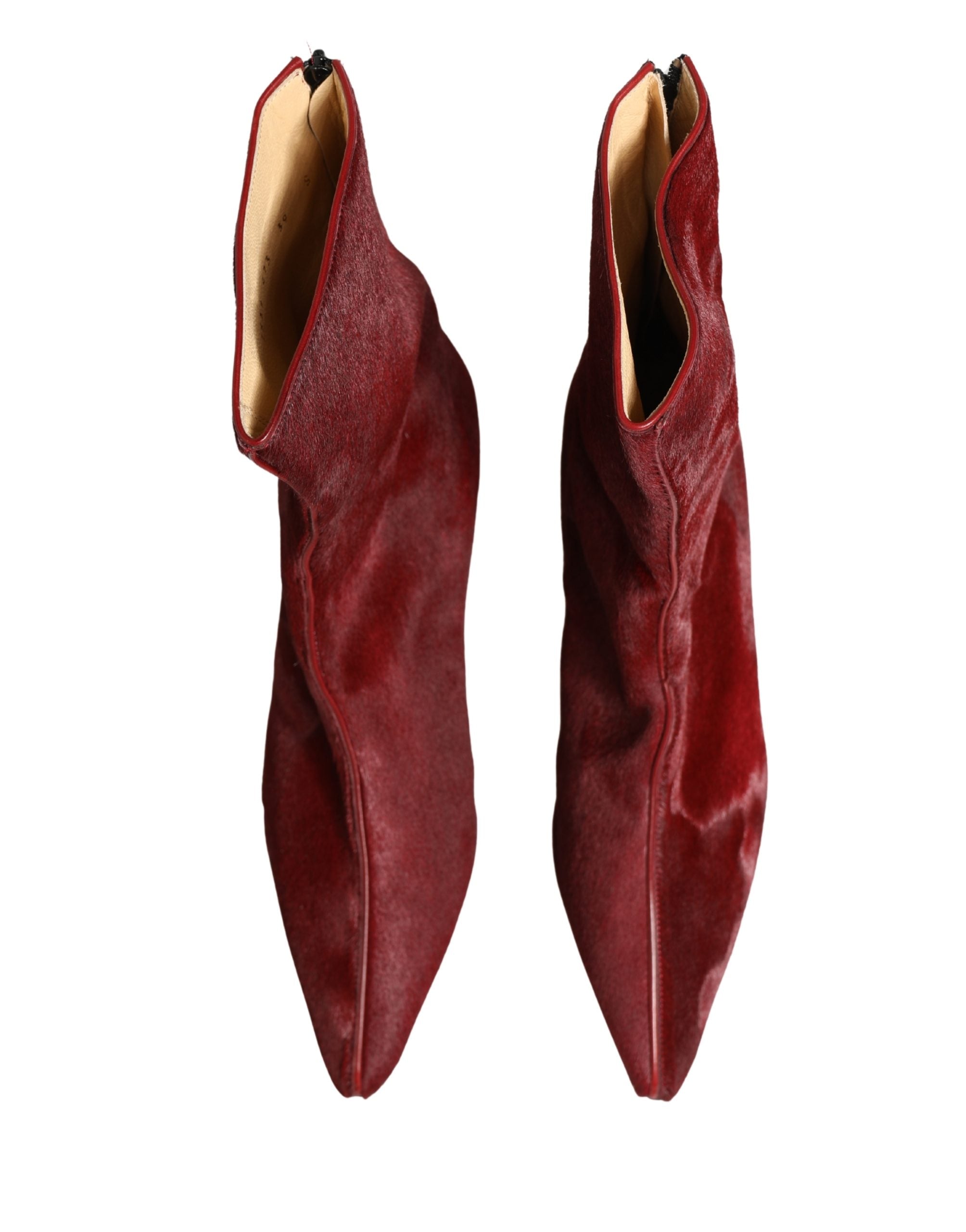 Bottes mi-mollet en daim bordeaux de Dolce & Gabbana, chaussures élégantes pour femmes, style sophistiqué et moderne.