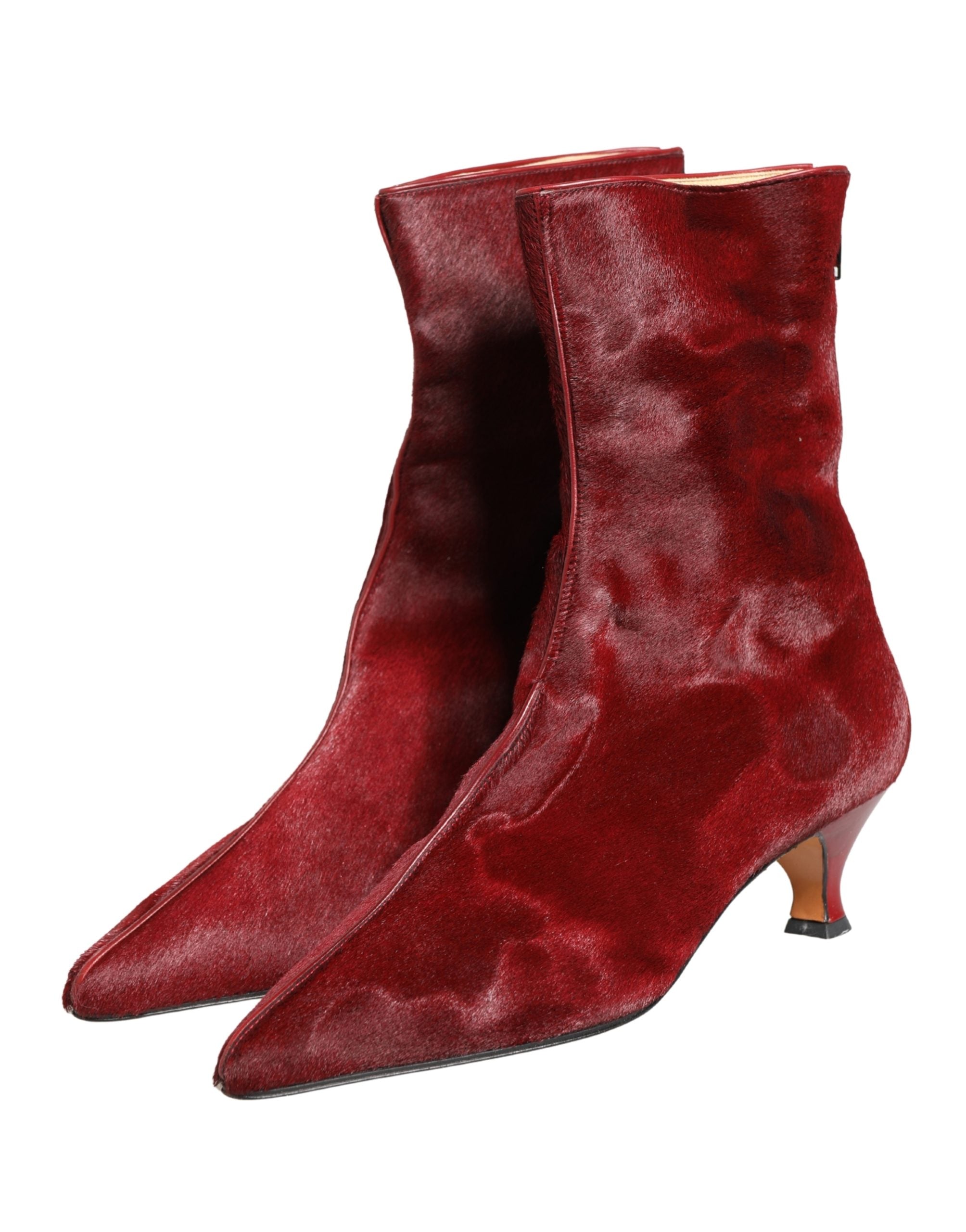 Bottes Dolce & Gabbana en cuir bourgogne mi-mollet, élégantes et sophistiquées, avec semelle en cuir et design moderne.