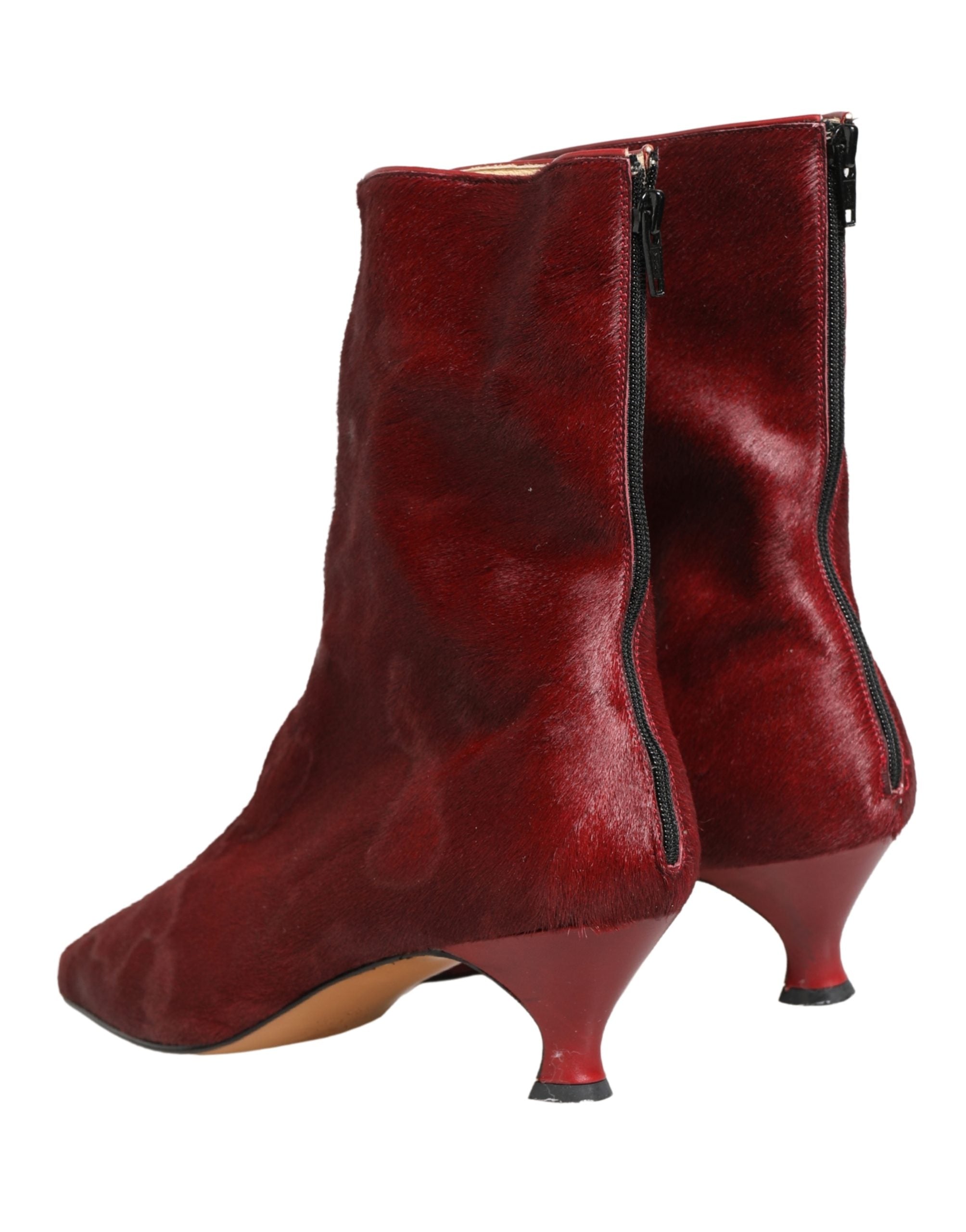 Bottes mi-mollet en velours bourgogne Dolce & Gabbana, chaussures élégantes avec talons et design sophistiqué.