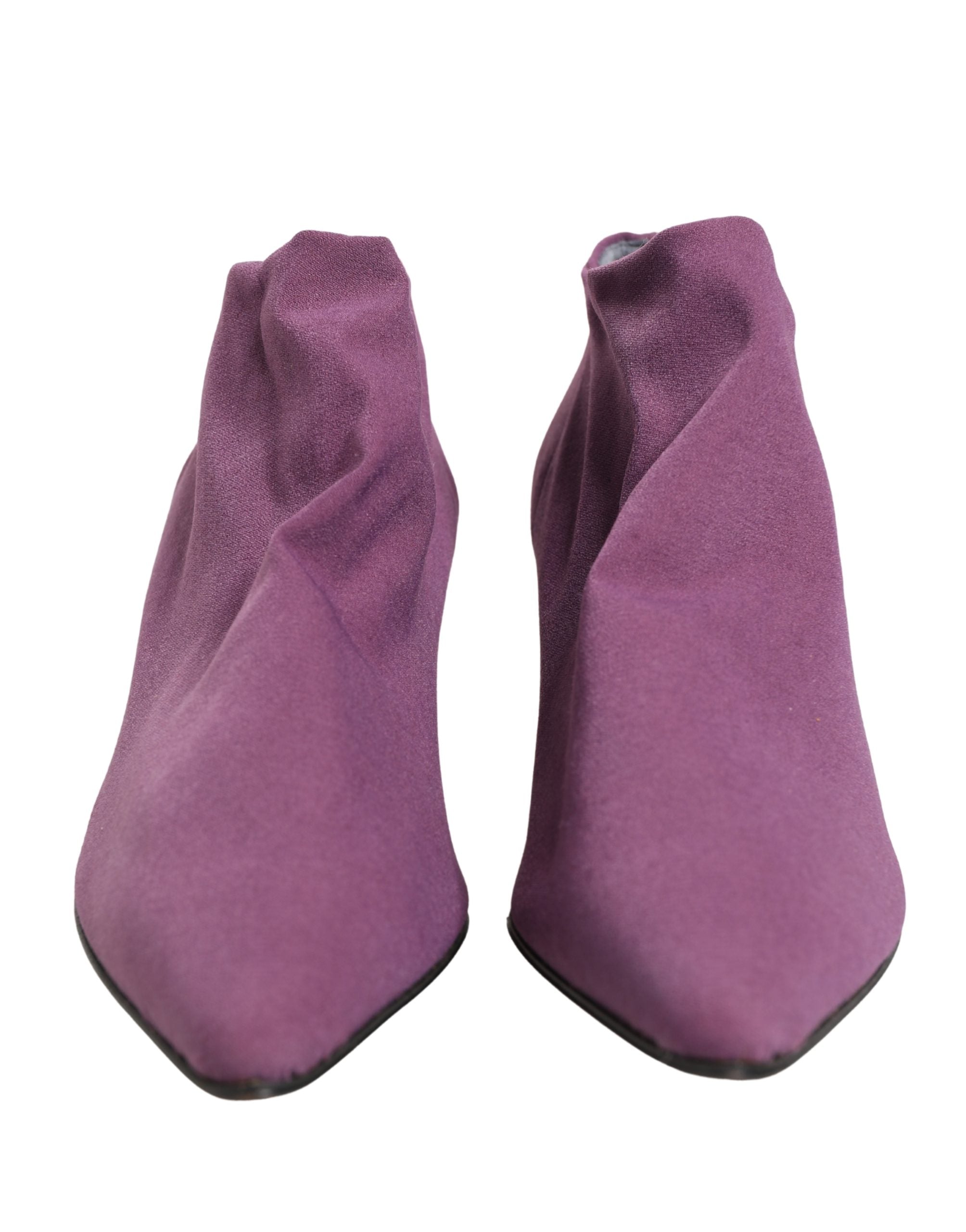Chaussures Dolce & Gabbana en daim violet, bottines à la cheville avec talon élégant et design sophistiqué.